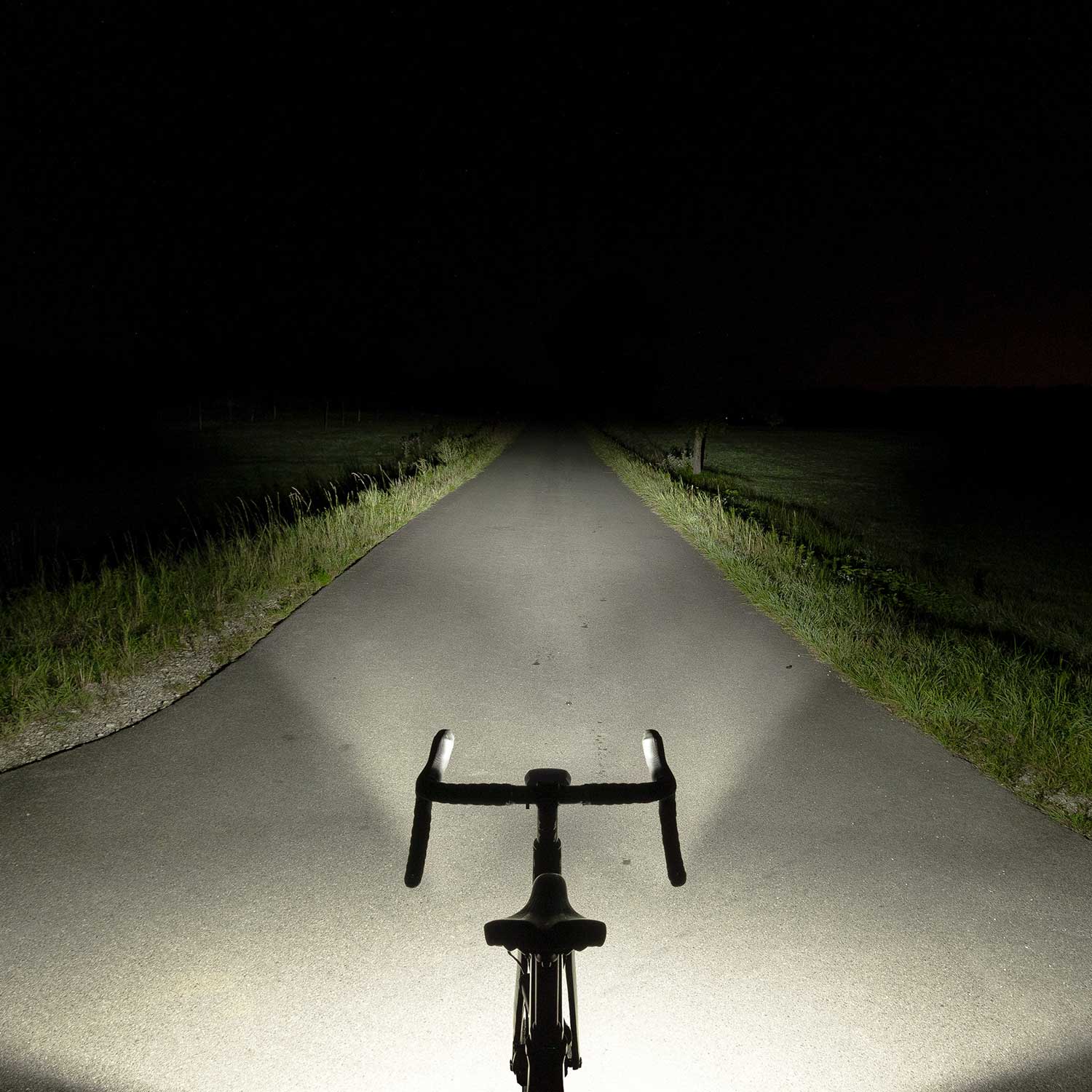 Lupine SL AX – StVZO Frontlicht mit Fernlicht, 3800 Lumen, 10.0 Ah Akku, 31,8 mm – Detailansicht