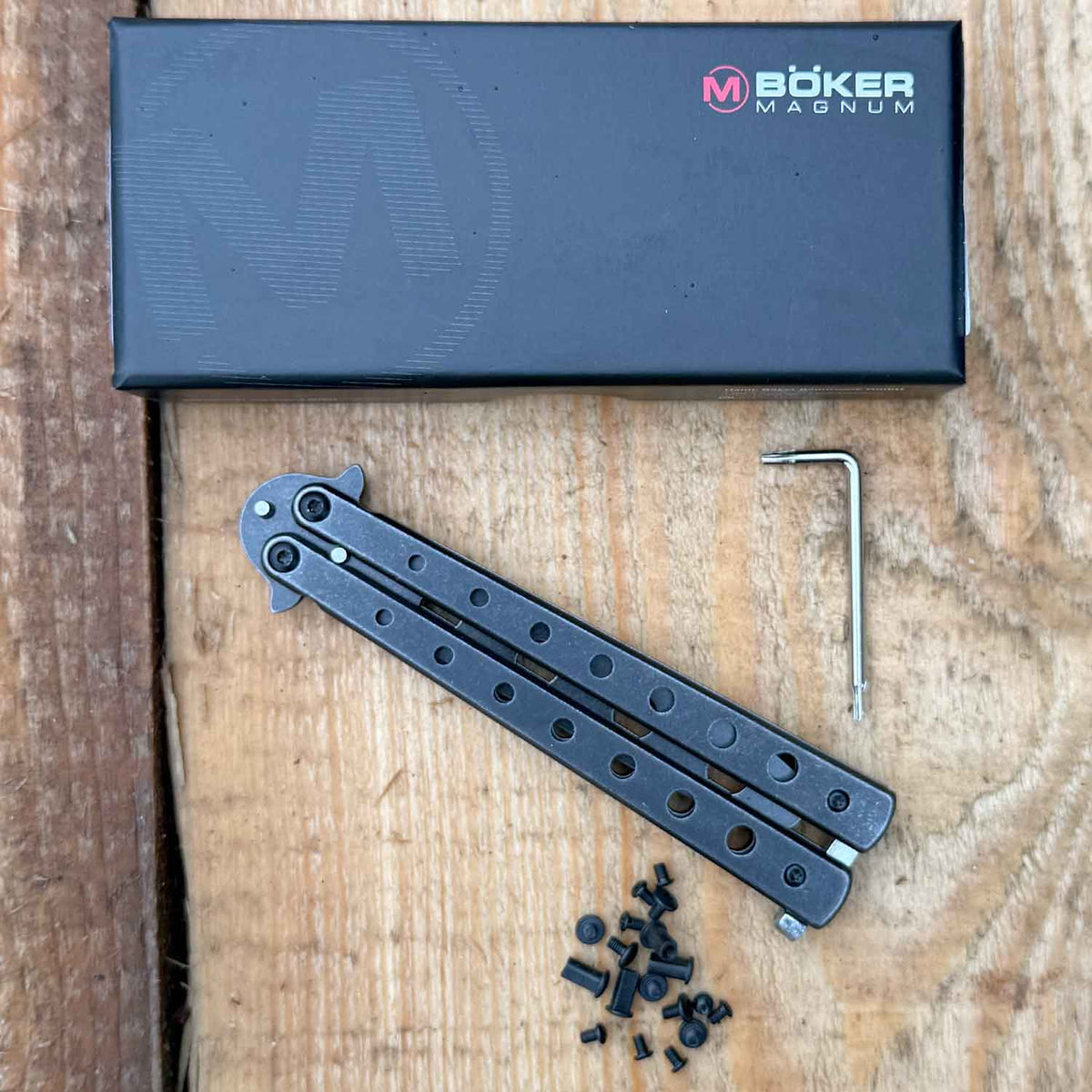 Magnum Balisong Trainer 2nd Gen – Sicheres Butterfly-Trainingsmesser – Detailansicht