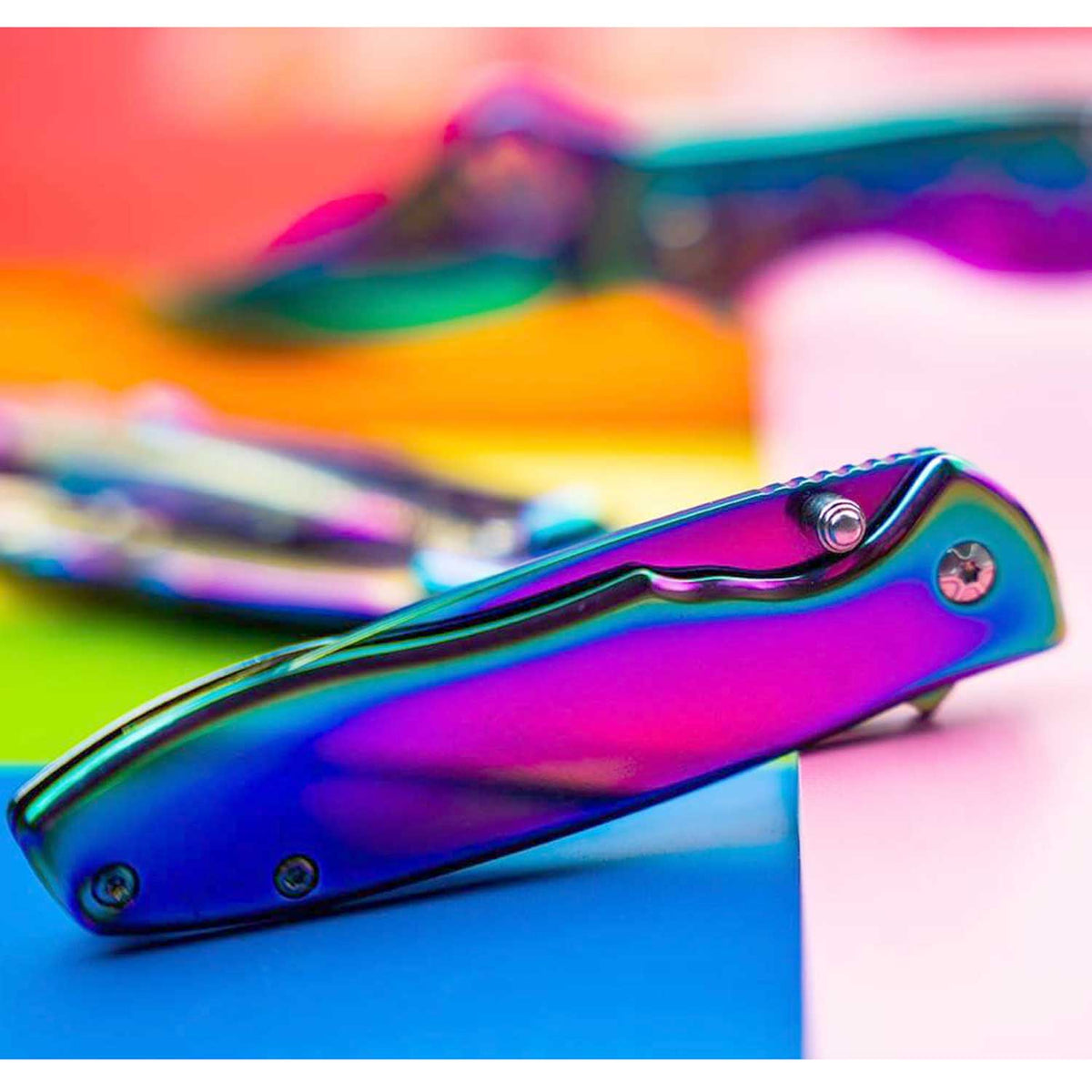 Magnum Rainbow II – Taschenmesser mit Regenbogen-Finish – Detailansicht