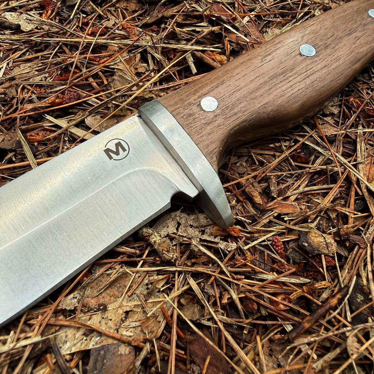 Magnum Walnut Drop – Fahrtenmesser – Beim Outdoor-Einsatz – Detailansicht 6