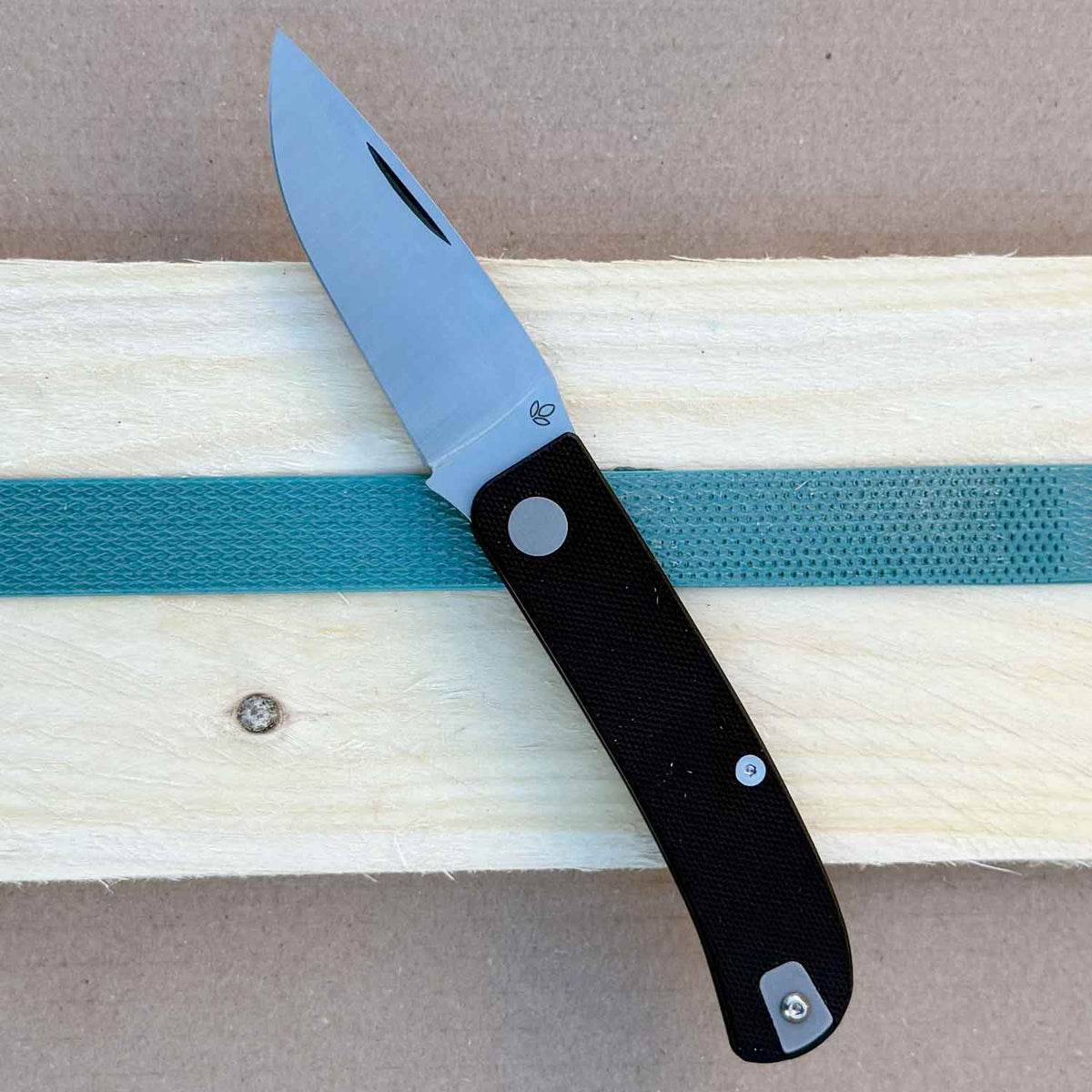 Manly Wasp Black – EDC Taschenmesser mit CPM-S-90V Klinge und Deep-Carry Clip