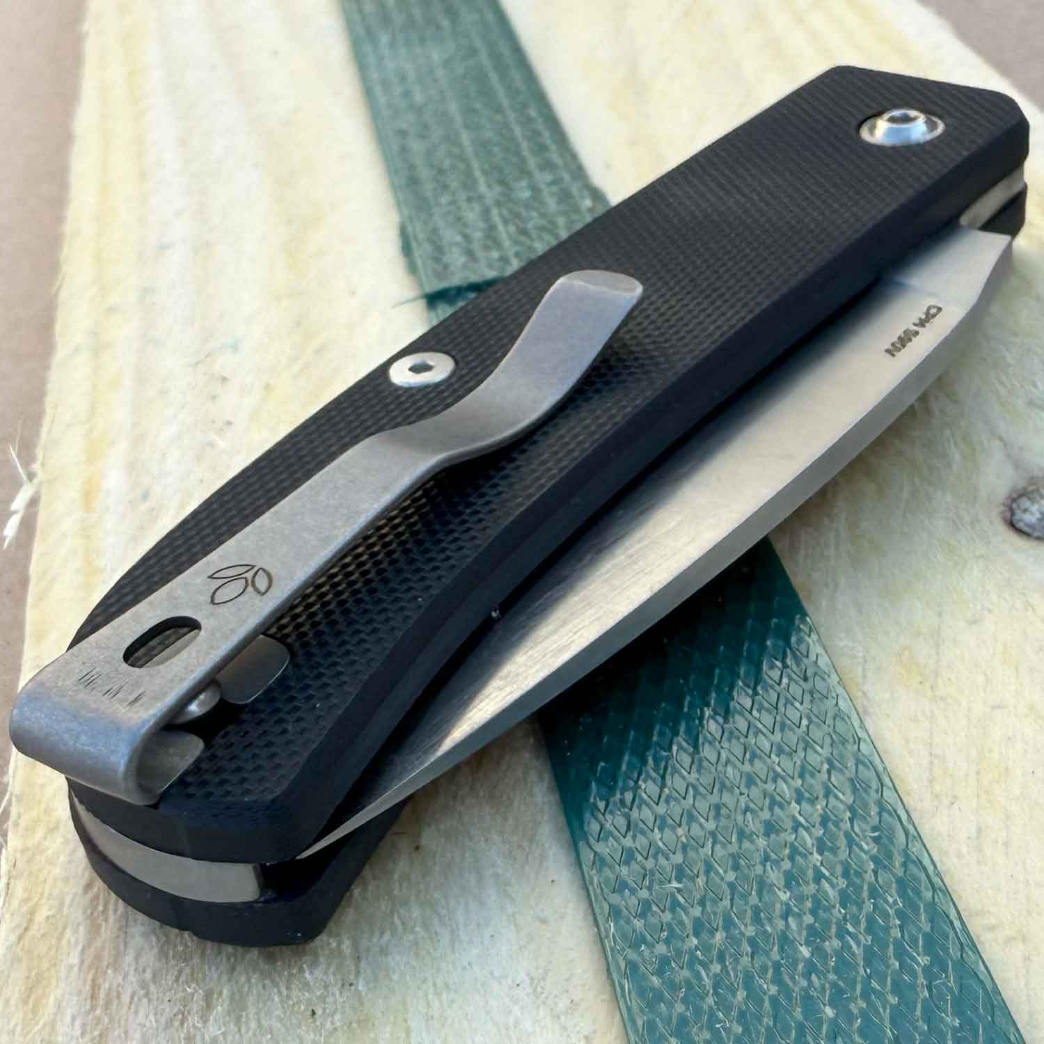 Manly Wasp Black – EDC Taschenmesser mit CPM-S-90V Klinge und Deep-Carry Clip – Detailansicht