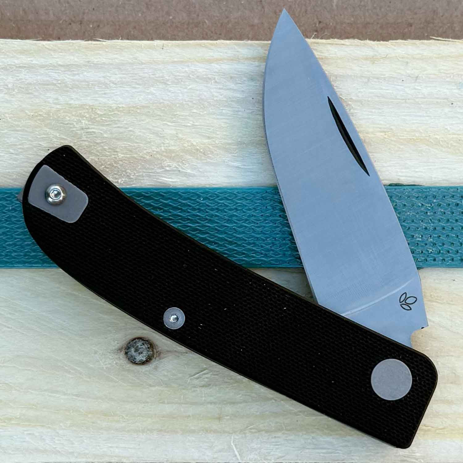 Manly Wasp Black – EDC Taschenmesser mit CPM-S-90V Klinge und Deep-Carry Clip – Detailansicht