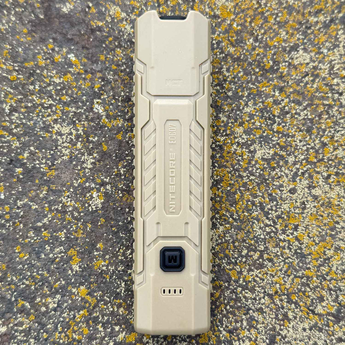Nitecore EDC07 LED Taschenlampe Dessert Tan - Ansicht von oben