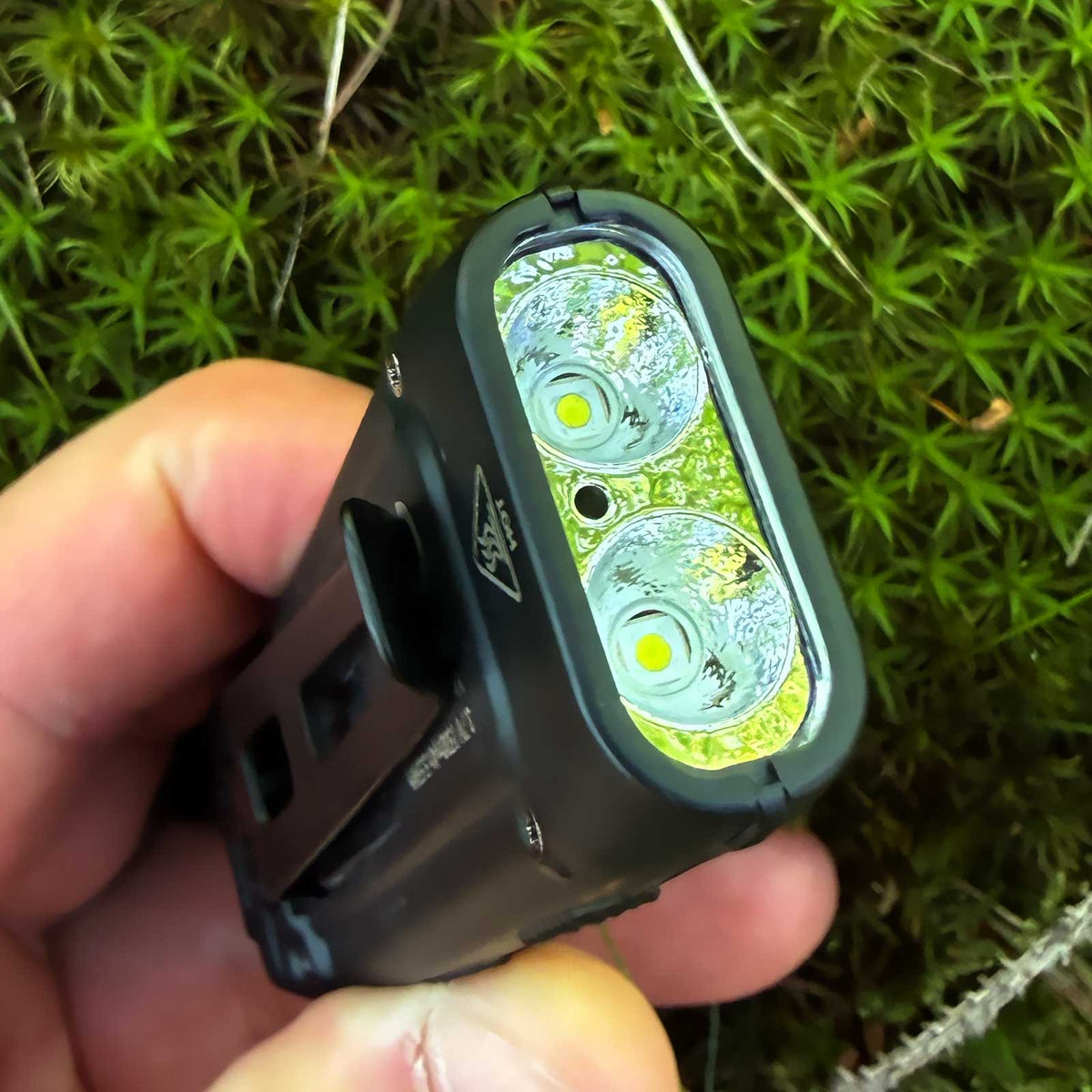 Nitecore EDC23 – flache EDC-Taschenlampe mit 2500 Lumen, OLED-Display, USB-C – LEDs und Reflektor