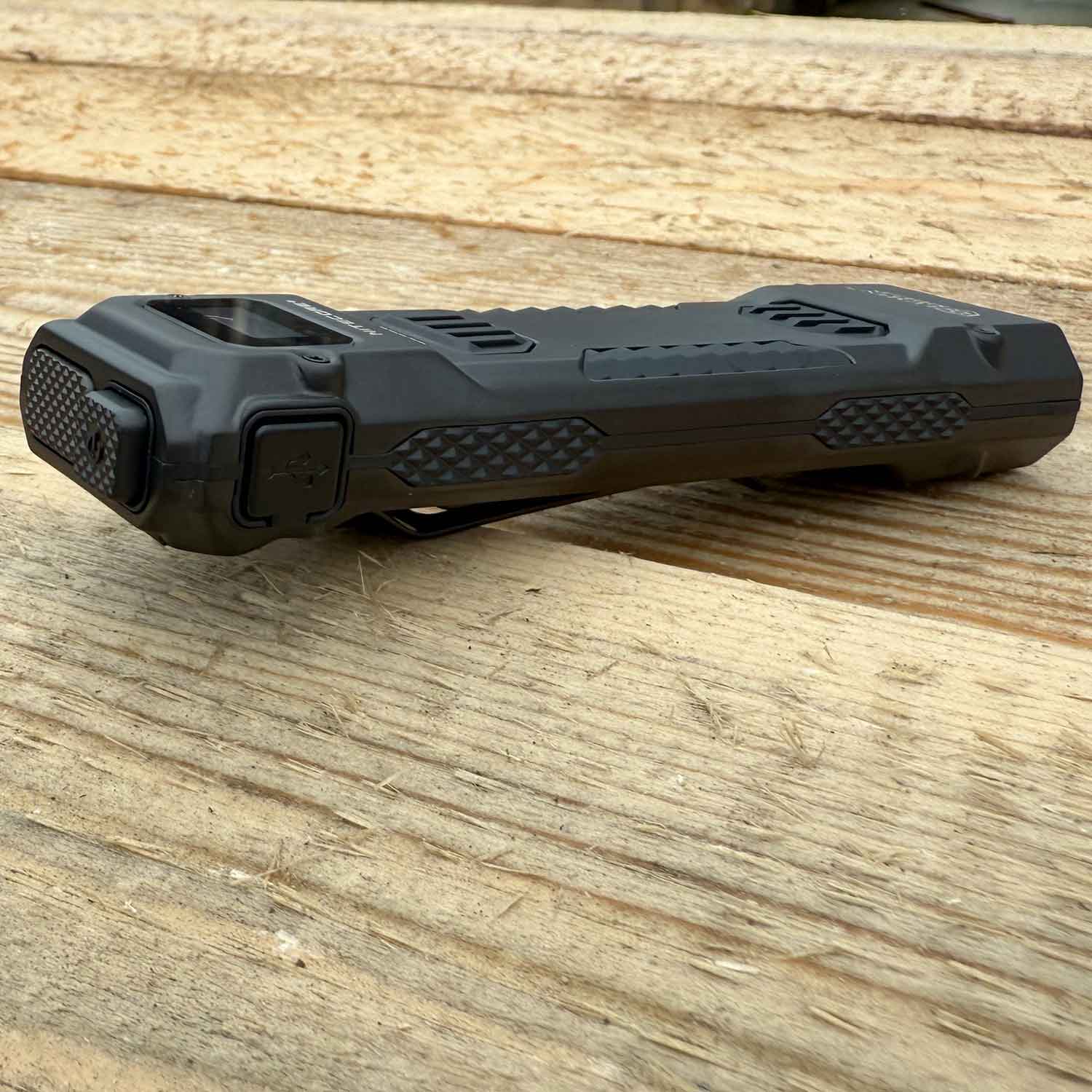 Nitecore EDC29 - LED Taschenlampe 6500 Lumen Spot & Flutlicht USB-C OLED Display – Detailansicht