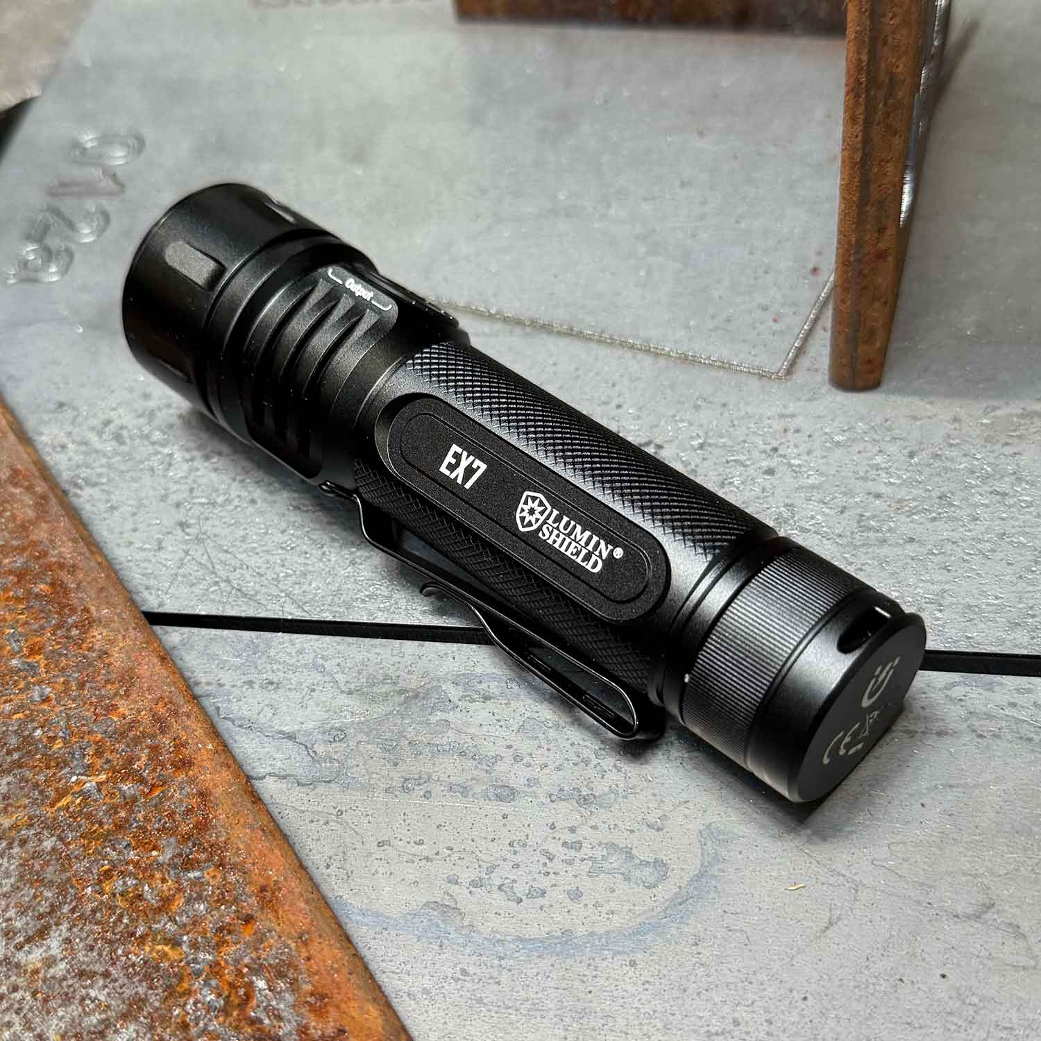 Nitecore EX7 - LED Taschenlampe mit Akku 6000 Lumen Spot- & Flutlicht USB-C – Detailansicht