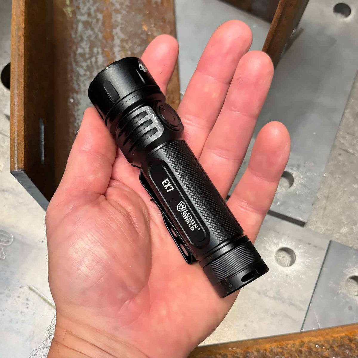 Nitecore EX7 - LED Taschenlampe mit Akku 6000 Lumen Spot- & Flutlicht USB-C – Detailansicht