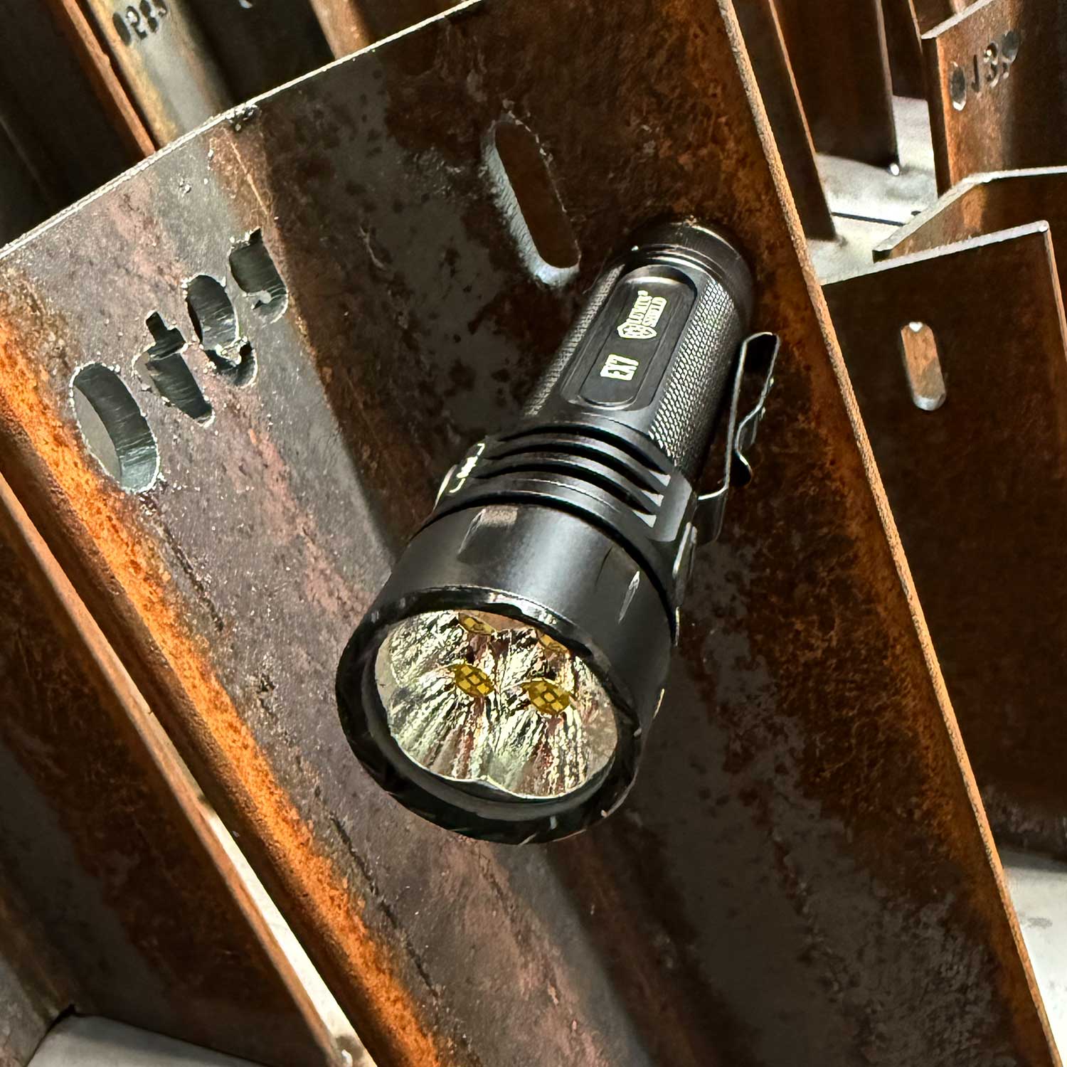 Nitecore EX7 - LED Taschenlampe mit Akku 6000 Lumen Spot- & Flutlicht USB-C – Detailansicht
