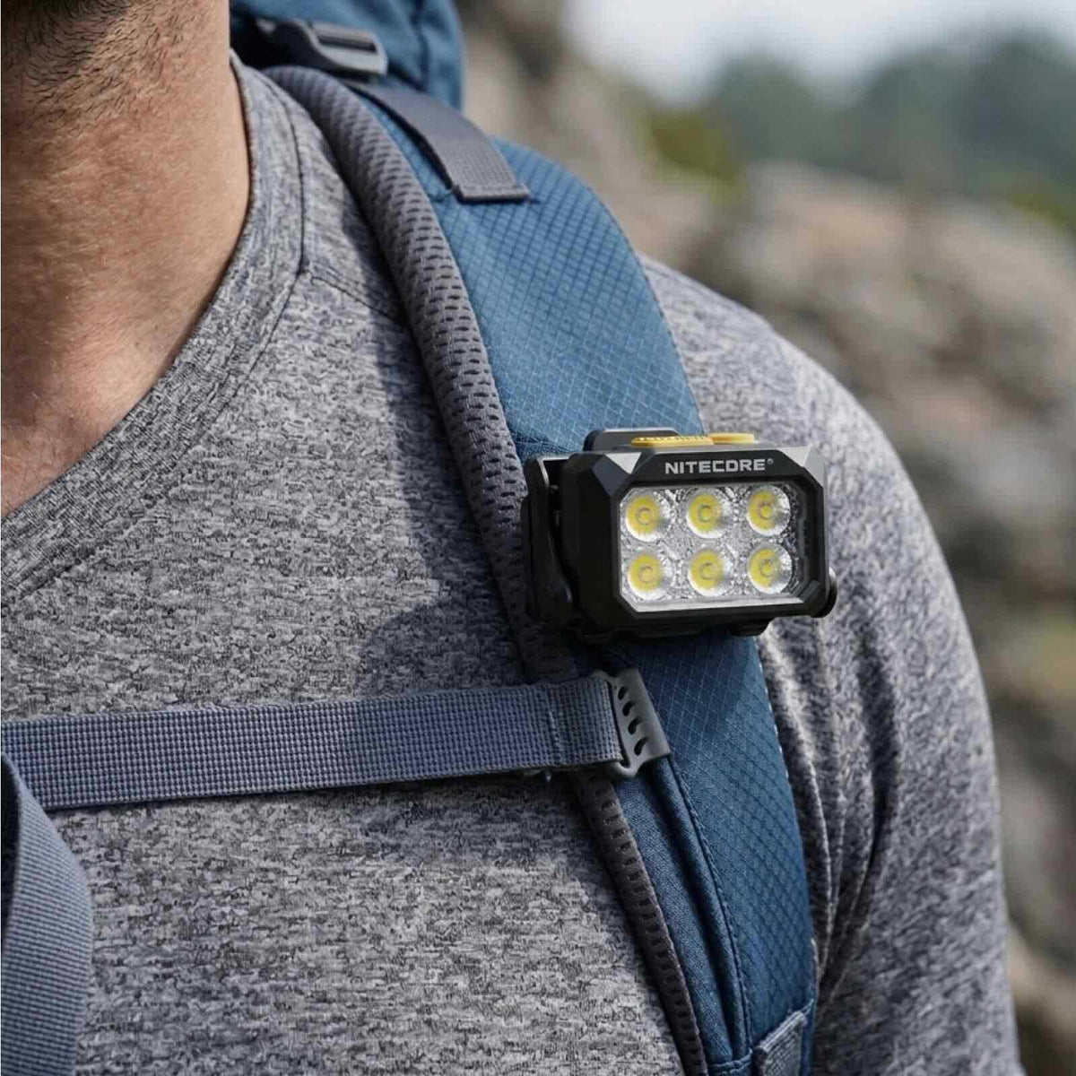 Nitecore HA29 UHE – Stirnlampe mit 3 Lichtfarben, 1200 lm, Rotlicht, USB-C Akku – Clip und Befestigung / Stirnlampe im Detail