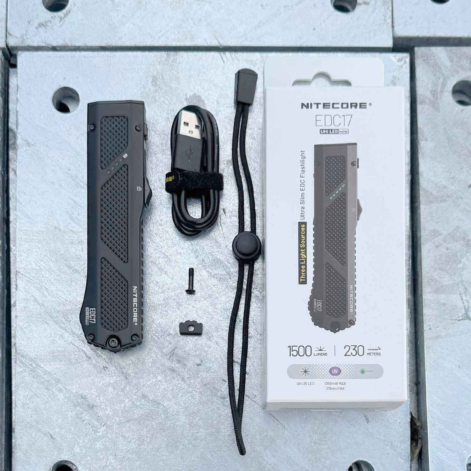 Nitecore EDC17 - LED Taschenlampe mit UV-Licht & grünem Laser 1500 Lumen USB-C – Detailansicht