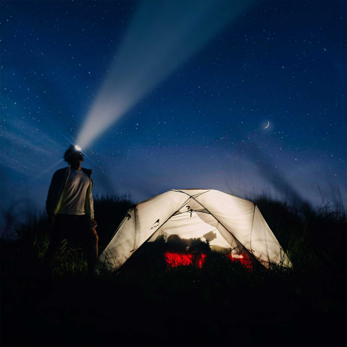 Nitecore HA25 UHE – LED Stirnlampe mit 3 Lichtfarben, 800 Lumen, Rotlicht, USB-C Akku – Kopfband und Tragesystem, für Outdoor und Camping
