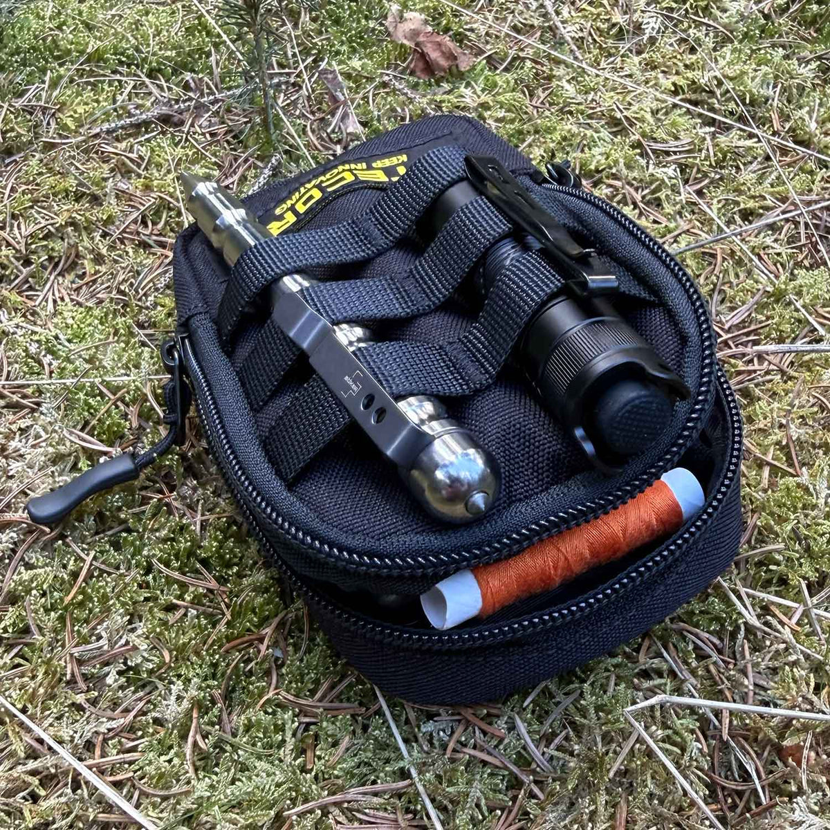 Nitecore NPP30 Pocket Pouch – kleine Outdoor Mehrzwecktasche mit Karabiner – Detailansicht