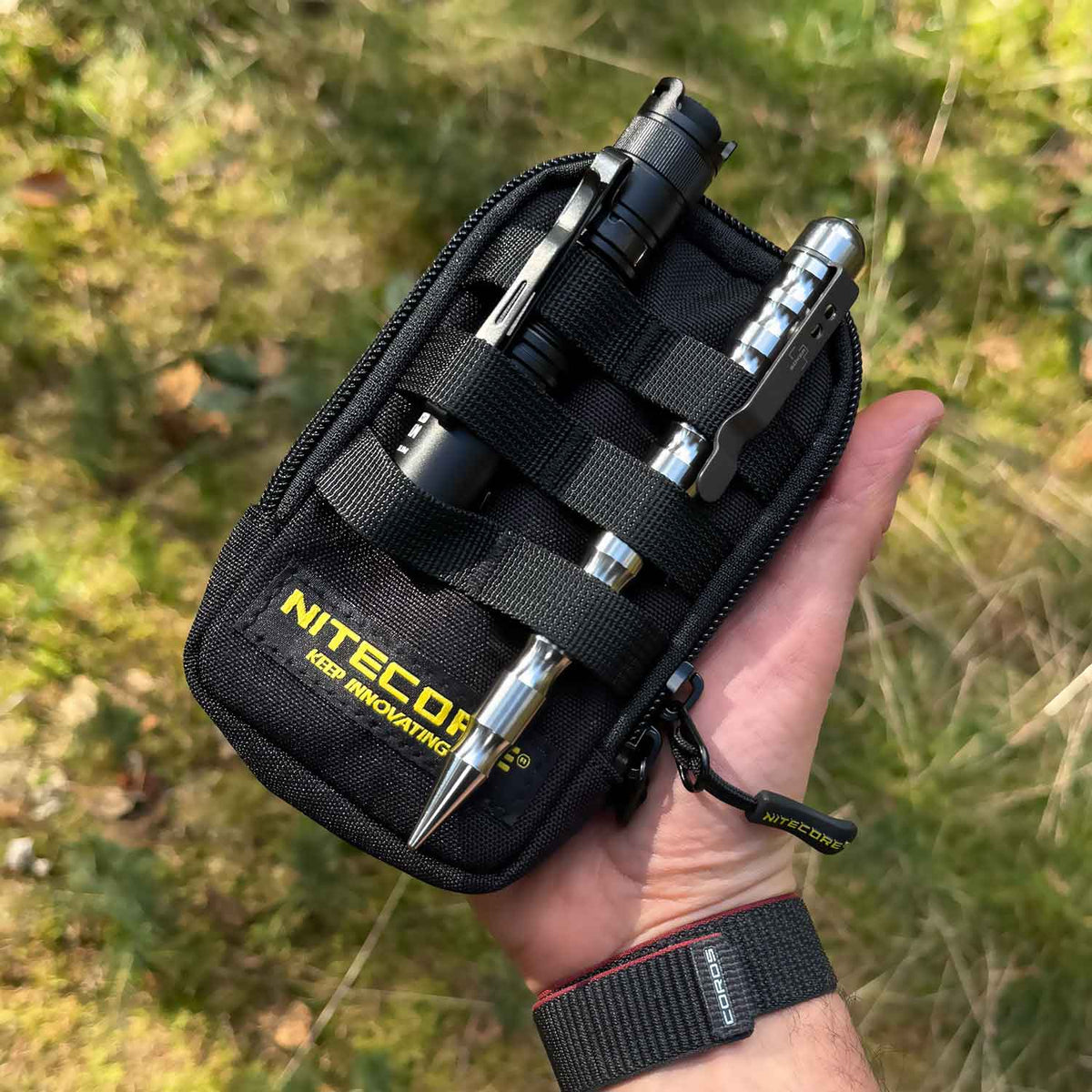 Nitecore NPP30 Pocket Pouch – kleine Outdoor Mehrzwecktasche mit Karabiner – Detailansicht