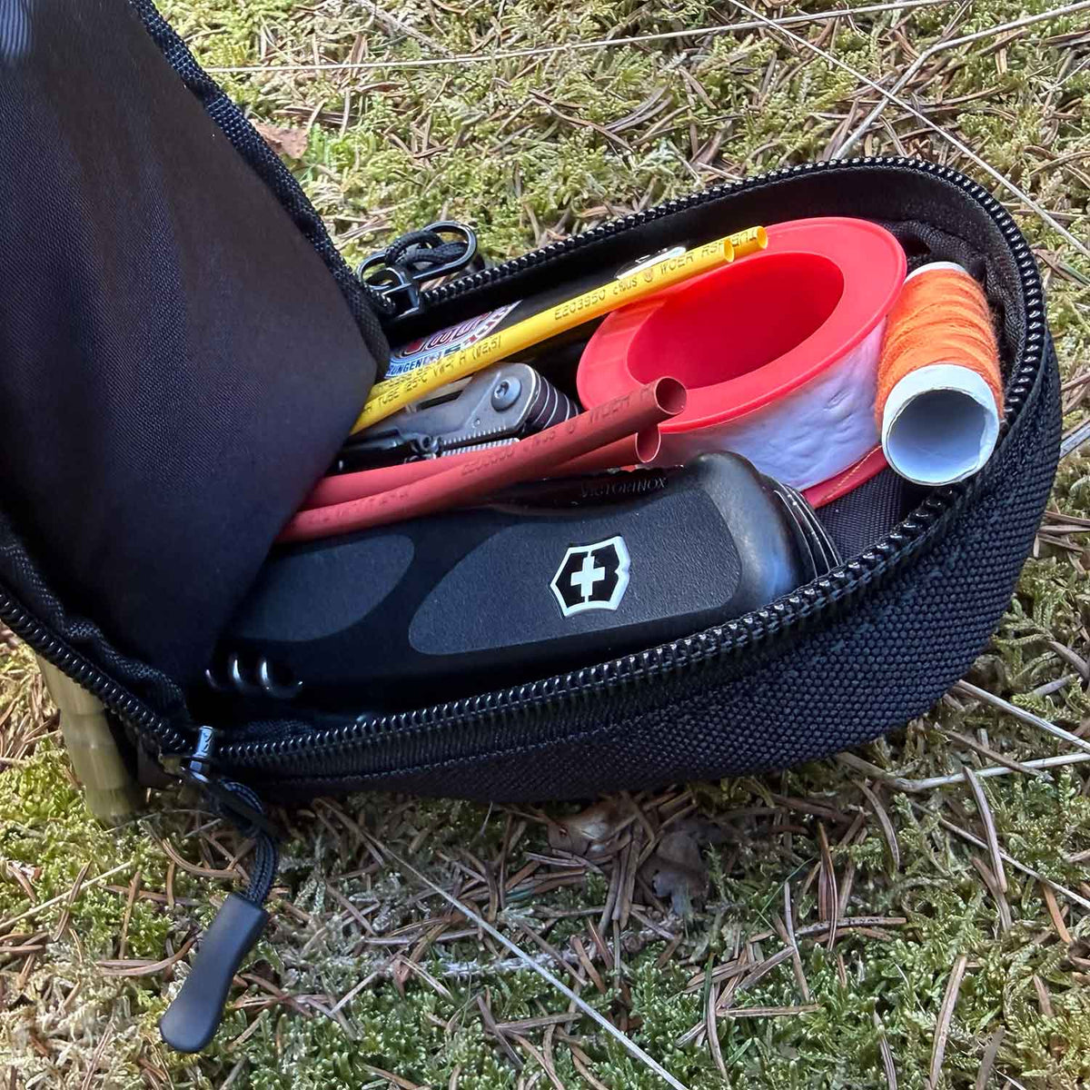 Nitecore NPP30 Pocket Pouch – kleine Outdoor Mehrzwecktasche mit Karabiner – Detailansicht