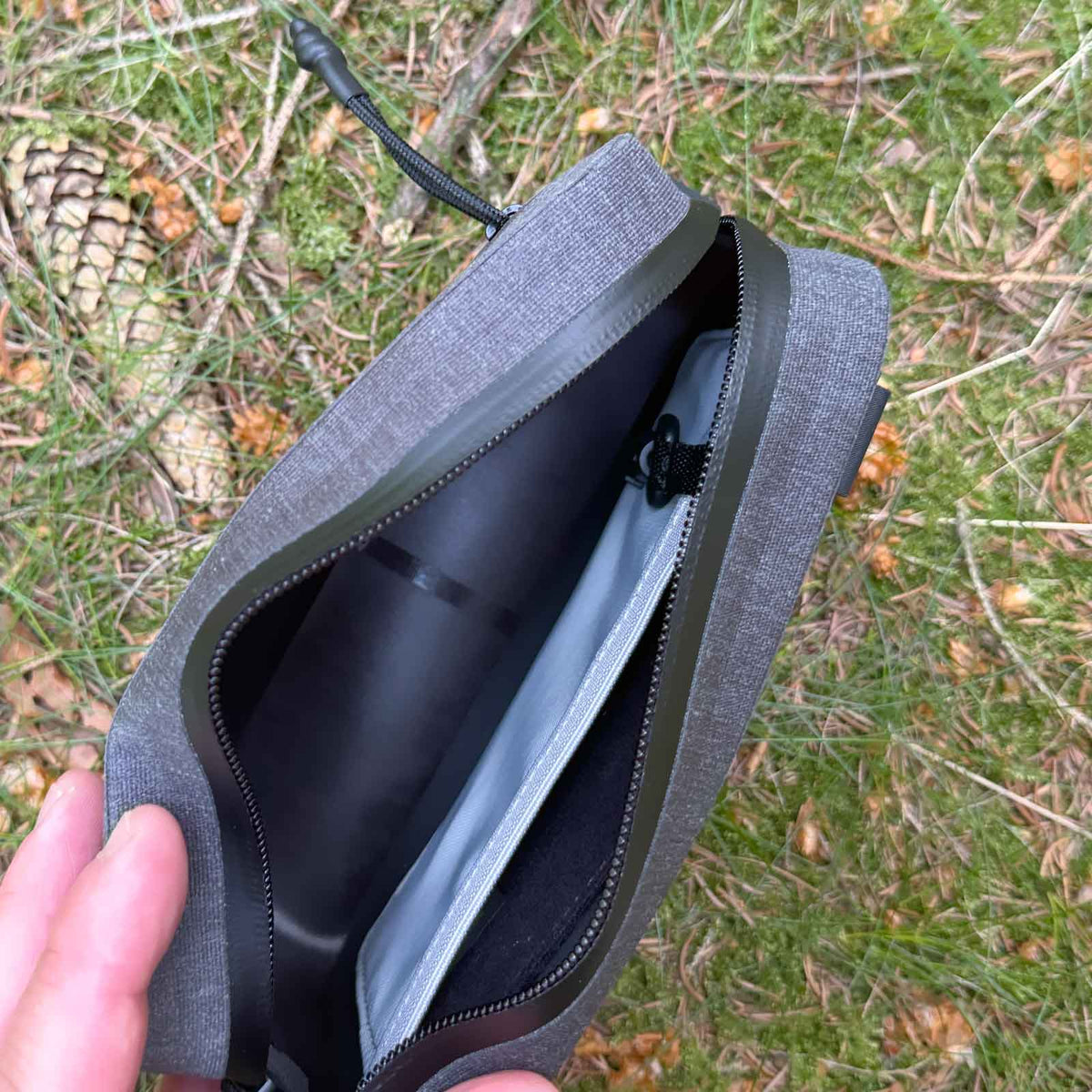 Nitecore NPP02 EDC Outdoor Tasche - Detailansicht Aufteilung innen