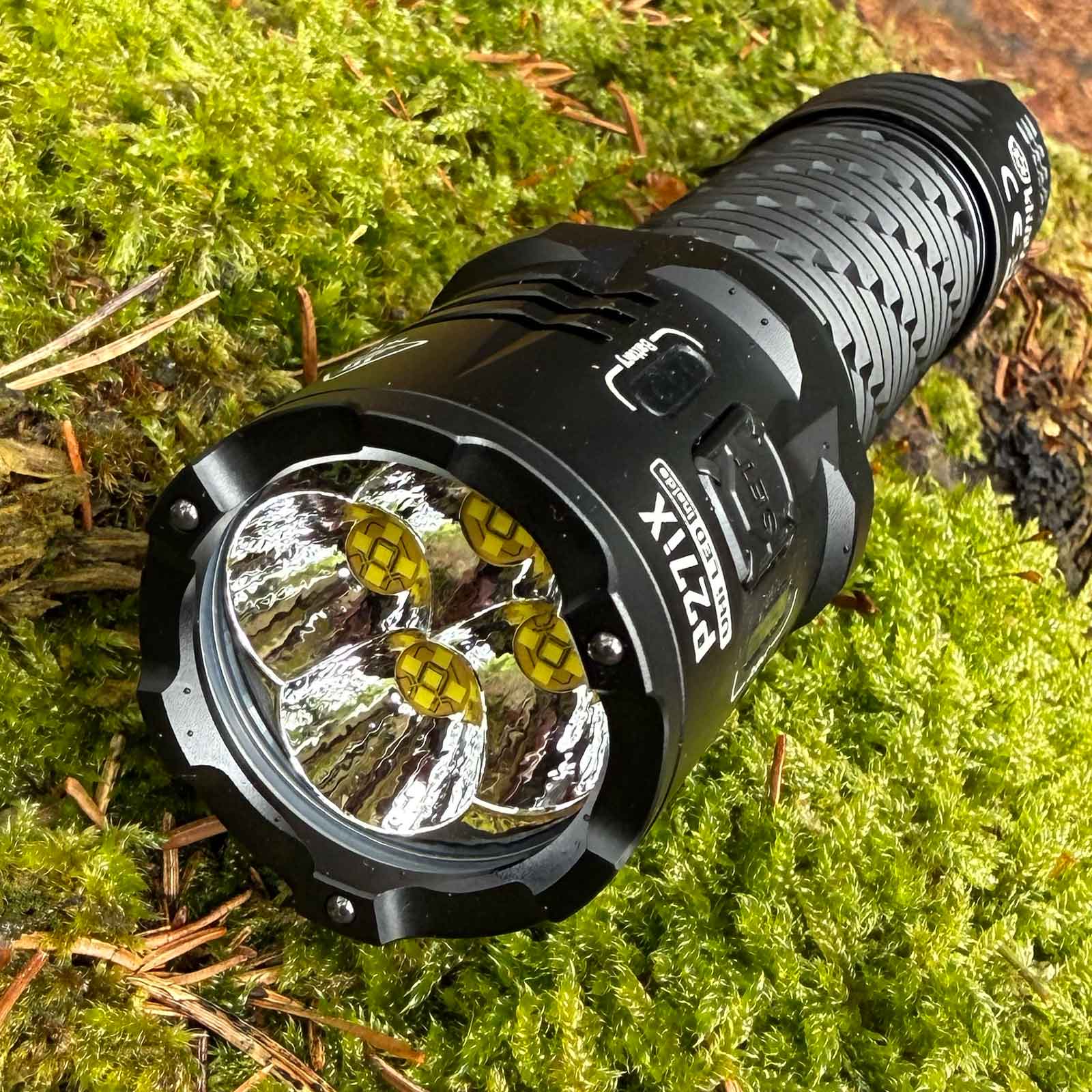 Nitecore P27iX Taschenlampe - Ansicht vorn auf LEDs