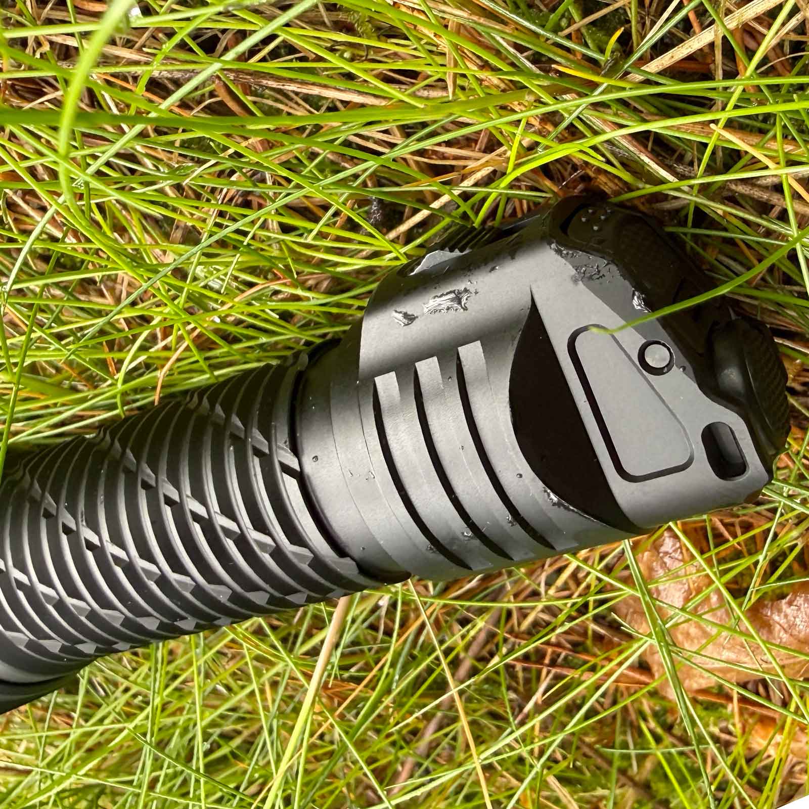 Nitecore P27iX Taschenlampe - Ansicht Detail Heckschalter