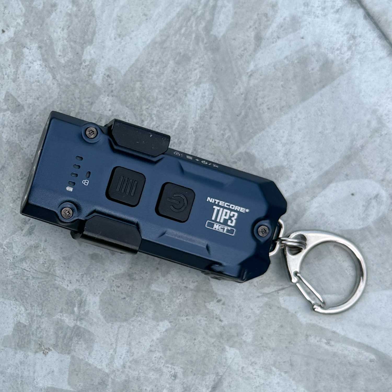 Nitecore TIP3 – Schlüsselbundlampe mit 3 Lichtfarben, 720 Lumen, USB-C & Clip – Detailansicht