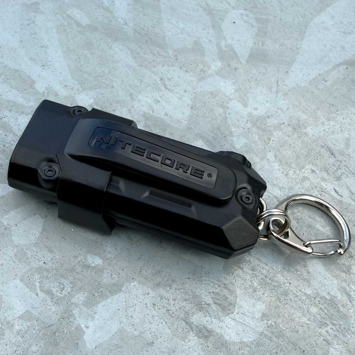 Nitecore TIP3 – Schlüsselbundlampe mit 3 Lichtfarben, 720 Lumen, USB-C & Clip – Detailansicht