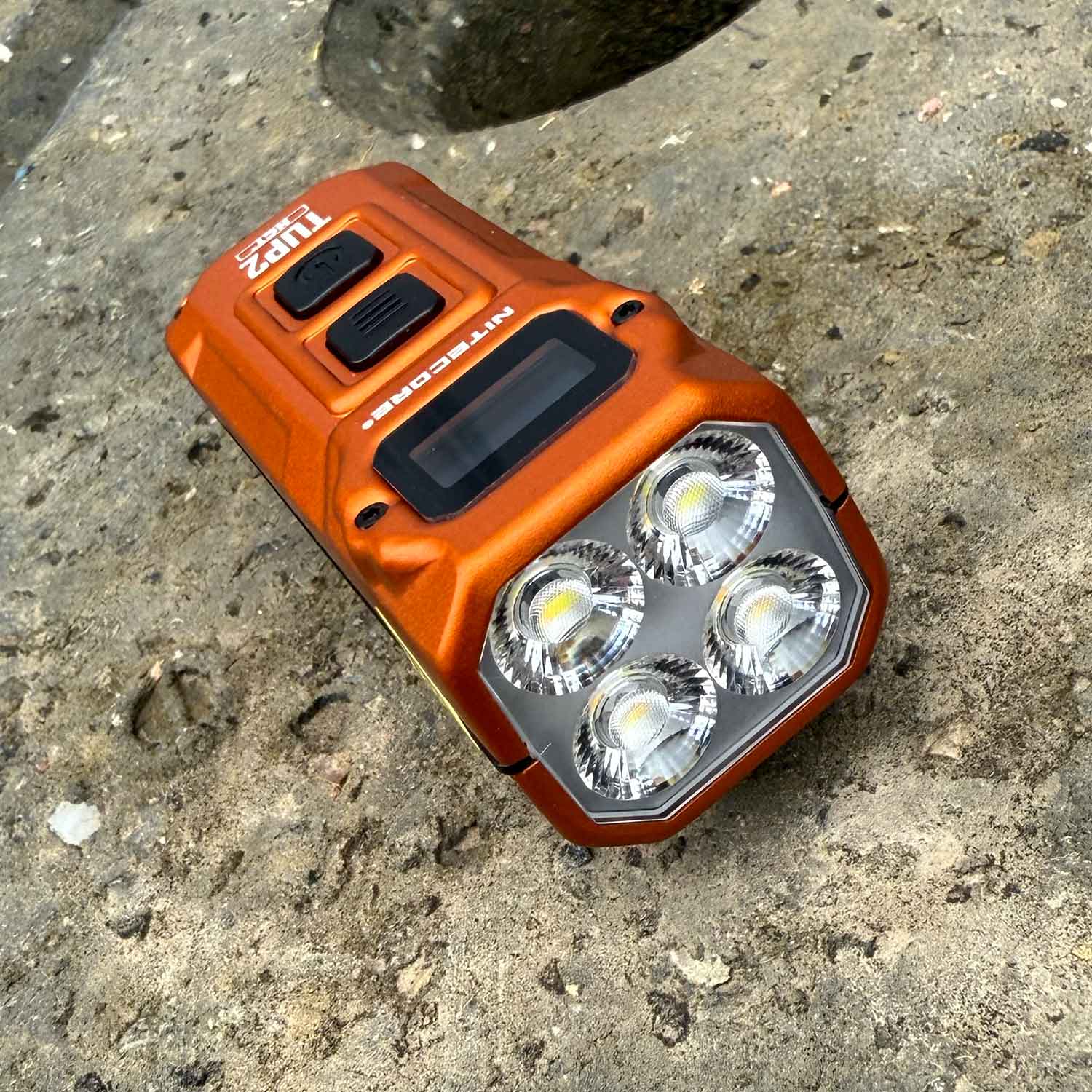 Nitecore TUP2 - Mini-Taschenlampe mit 3 Lichtfarben 1200 Lumen USB-C – Detailansicht
