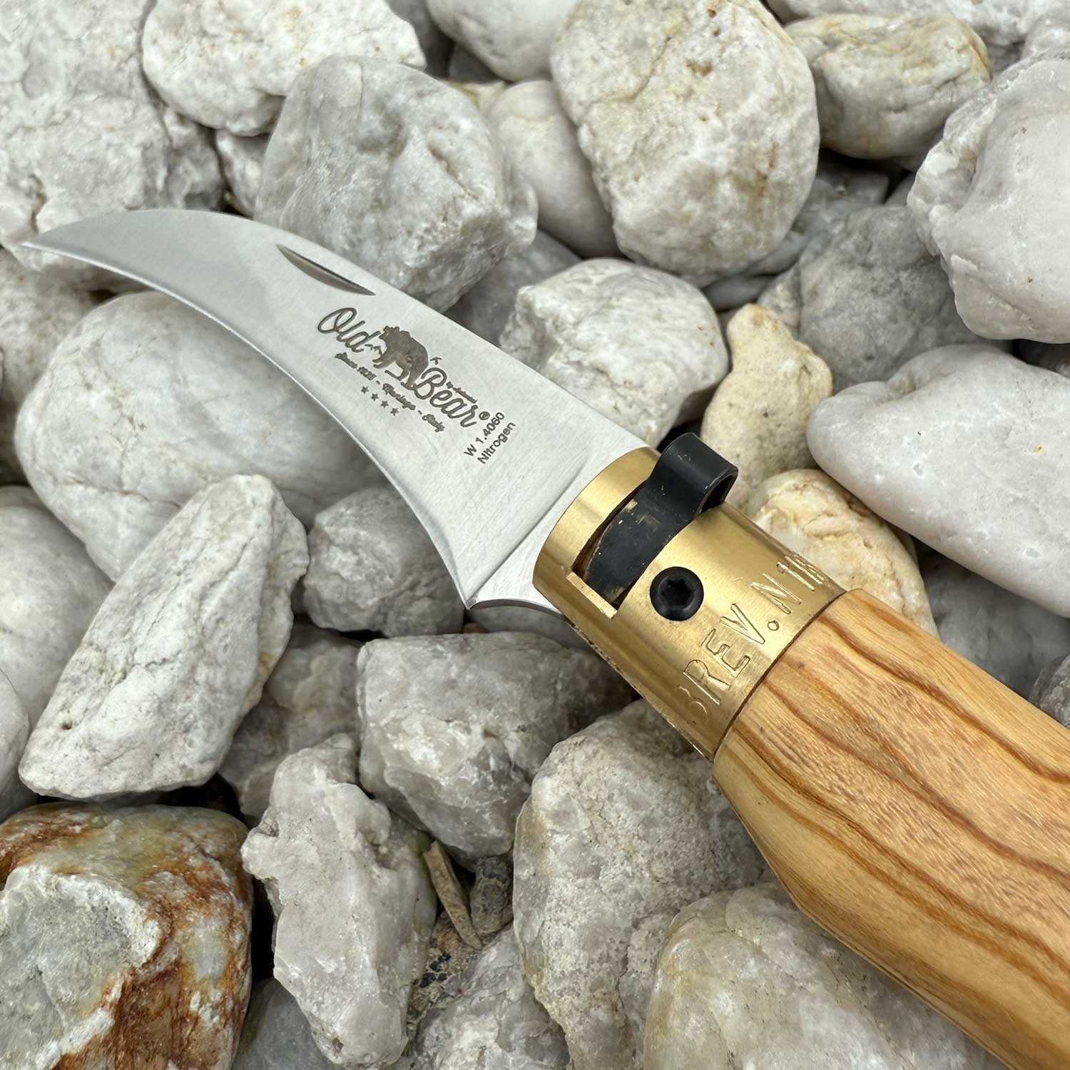 Old Bear Mushroom - Pilzmesser mit Holzgriff und Bürste aus Rosshaar – Detailansicht