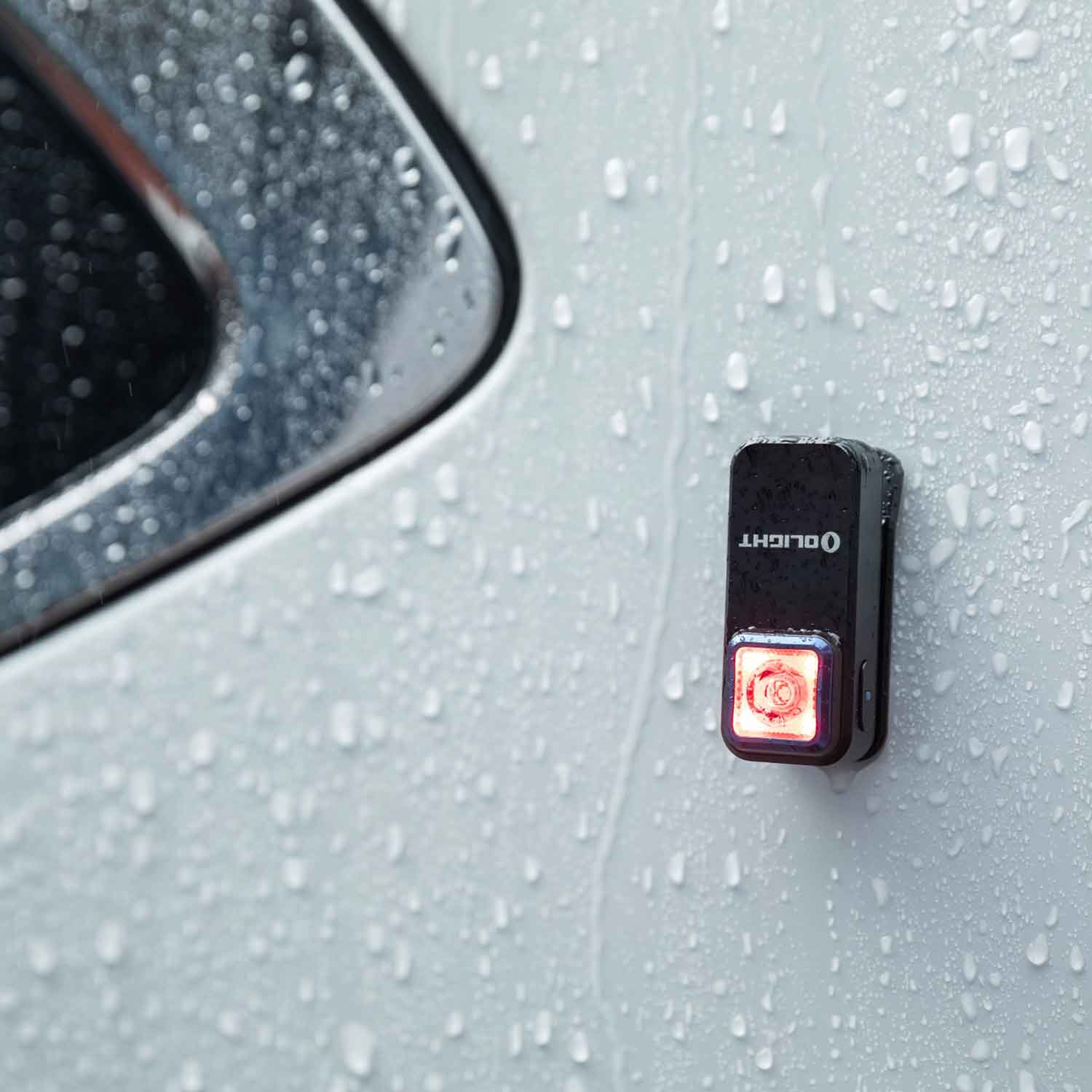Olight Oclip – Multifunktionslampe mit Clip, Magnet, Rotlicht, USB-C (schwarz)