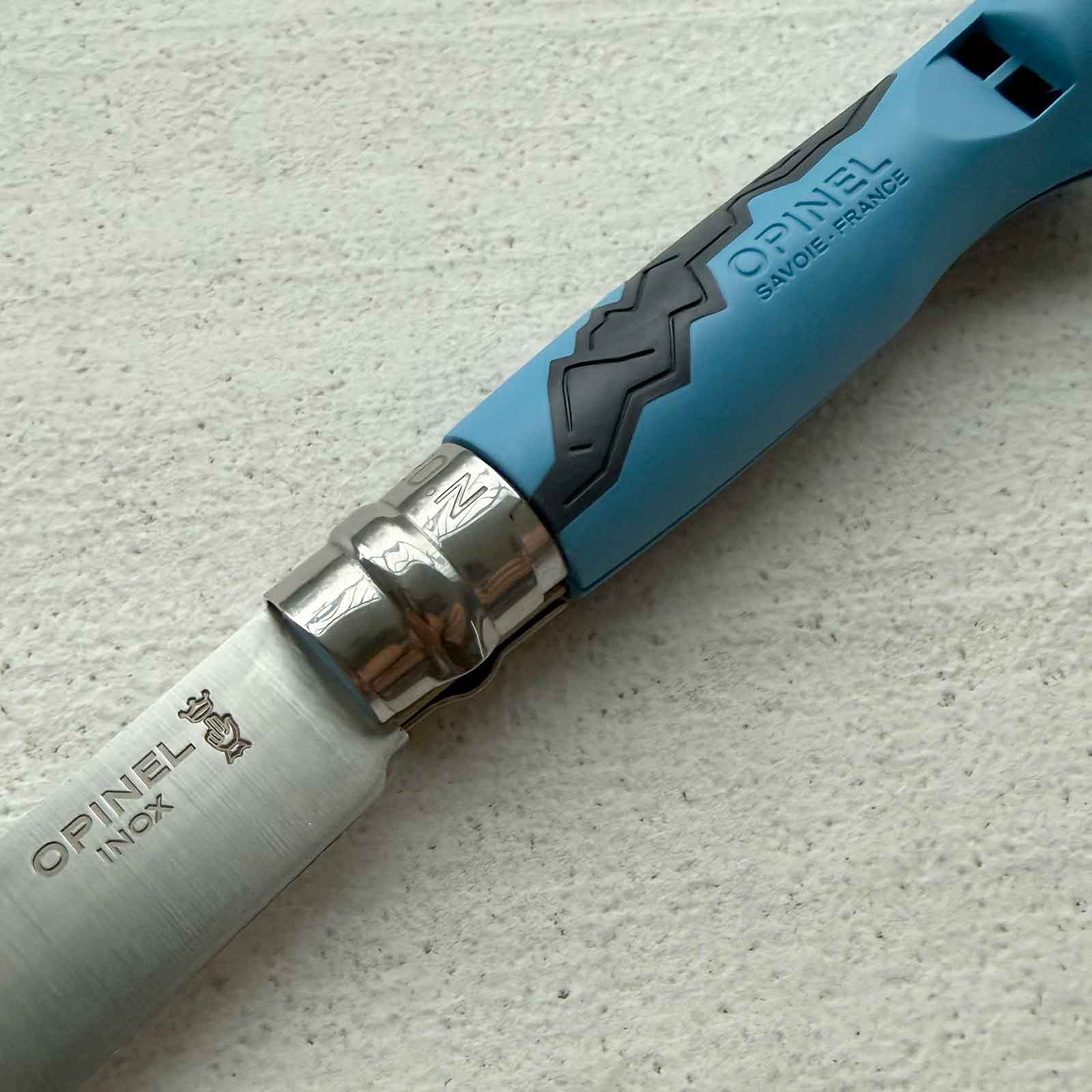 Opinel No 07 Outdoor Junior Kindermesser mit Signalpfeife, Farbe blau – Outdoor-Einsatz / Messeransicht