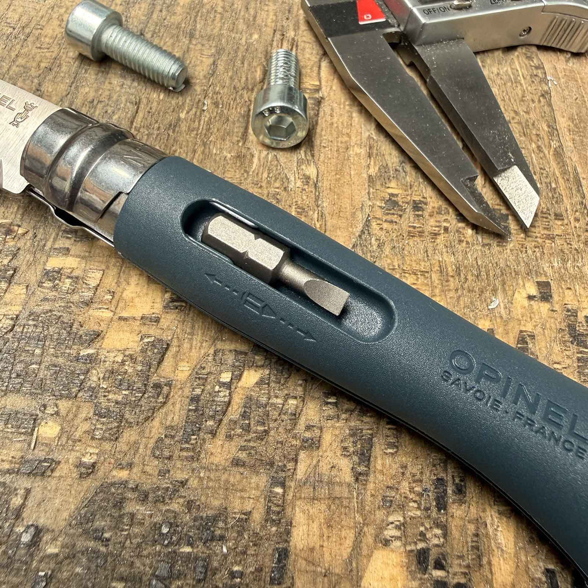 Opinel No 09 DIY Bricolage – Heimwerker Taschenmesser mit Abisolierer und Bits in 2 Farben – Messeransicht