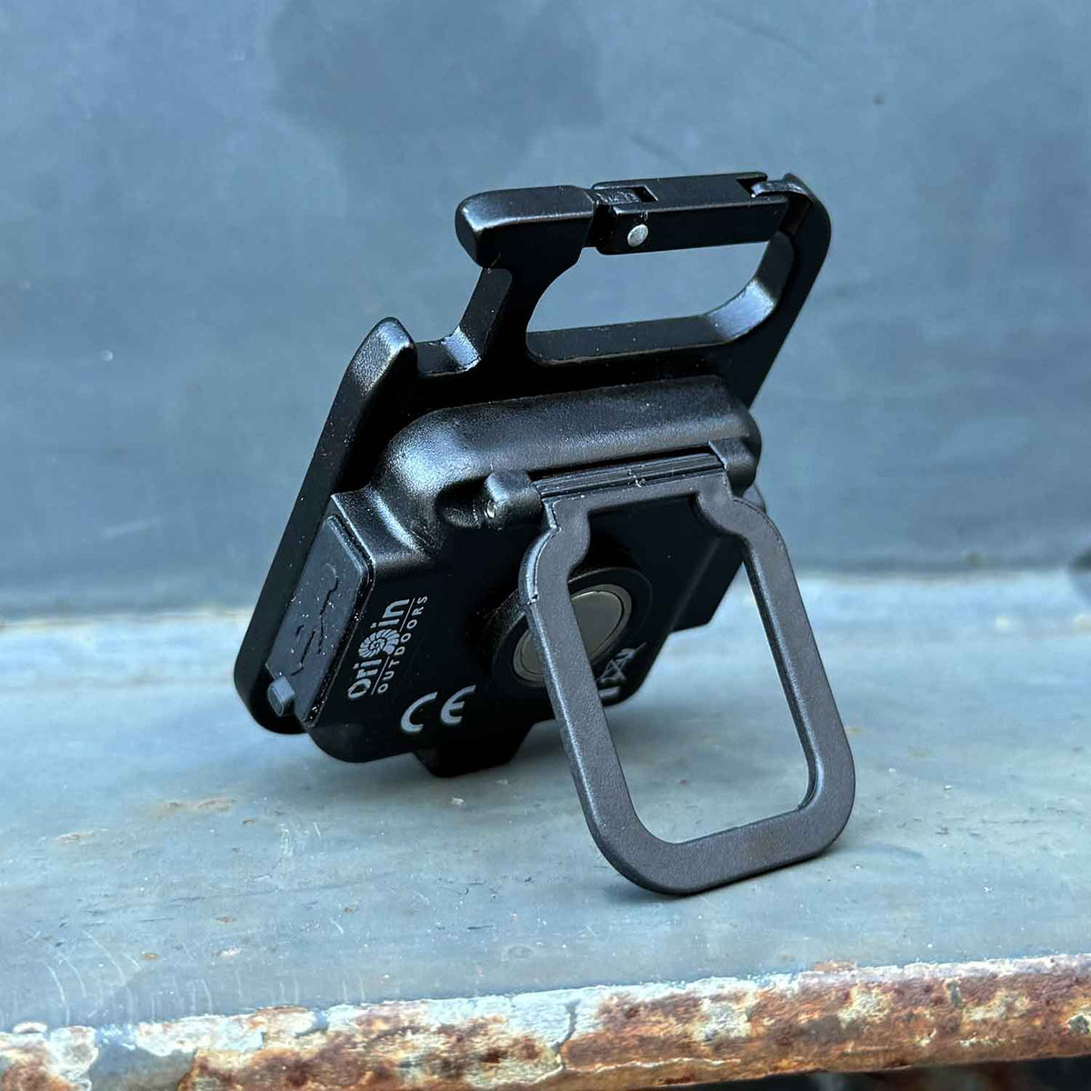 Origin Outdoors LED-Pocketleuchte 500 Lumen USB-C mit Magnet, Karabiner & Flaschenöffner – Detailansicht