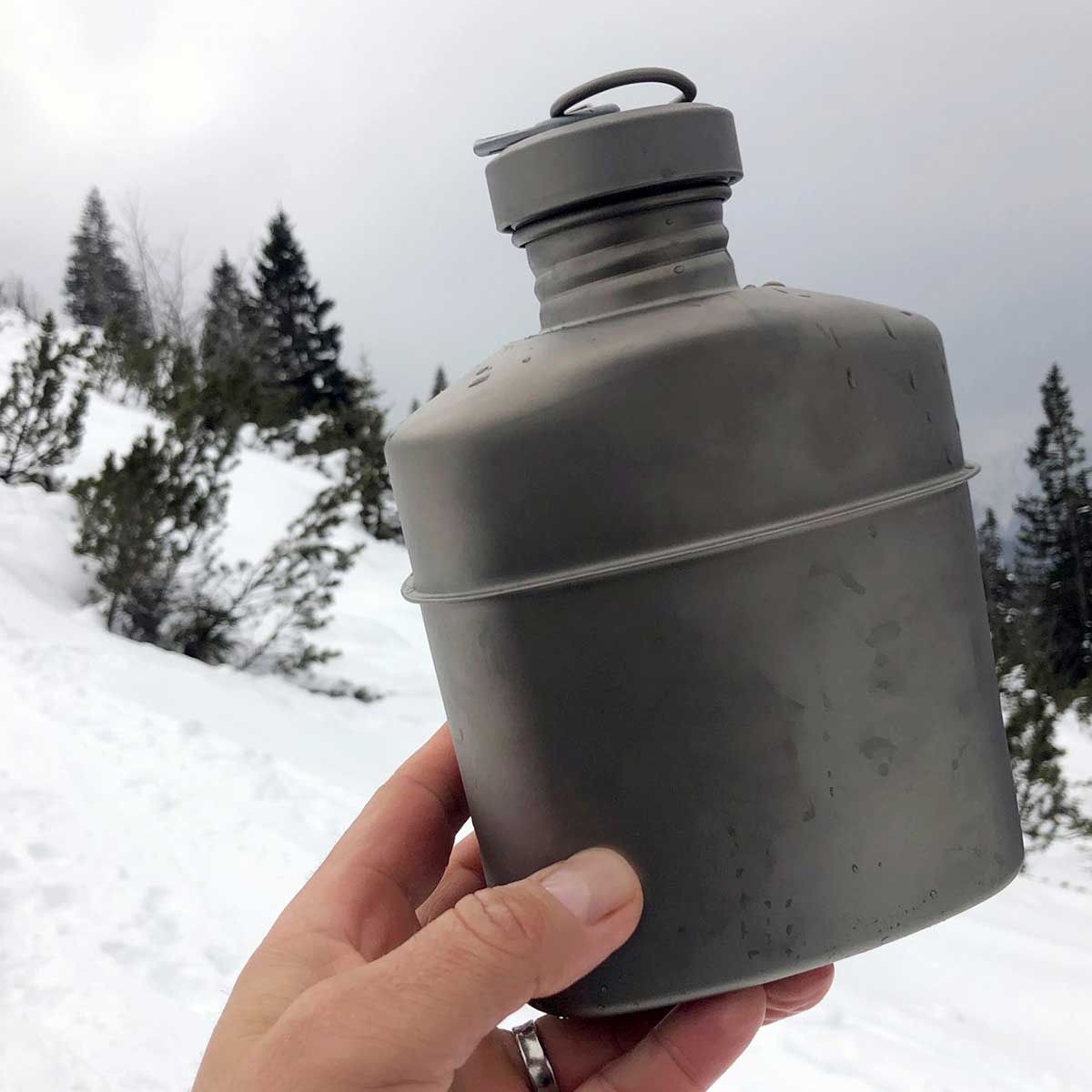 Origin Outdoors Feldflasche 1 L – Titan Trinkflasche mit Camouflage-Tragetasche