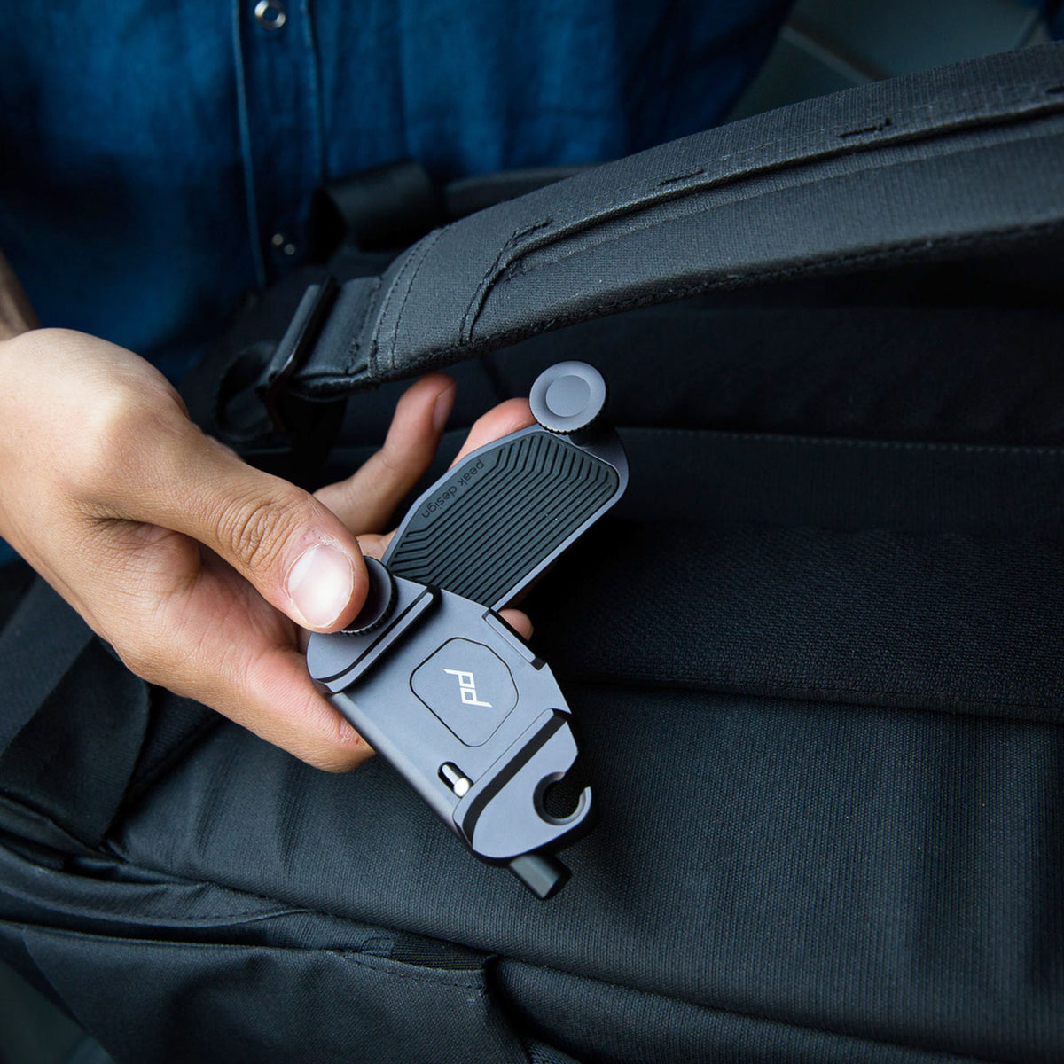 Peak Design Capture Clip V3 – Kameraclip für DSLR & DSLM in 5 Farben – Detailansicht