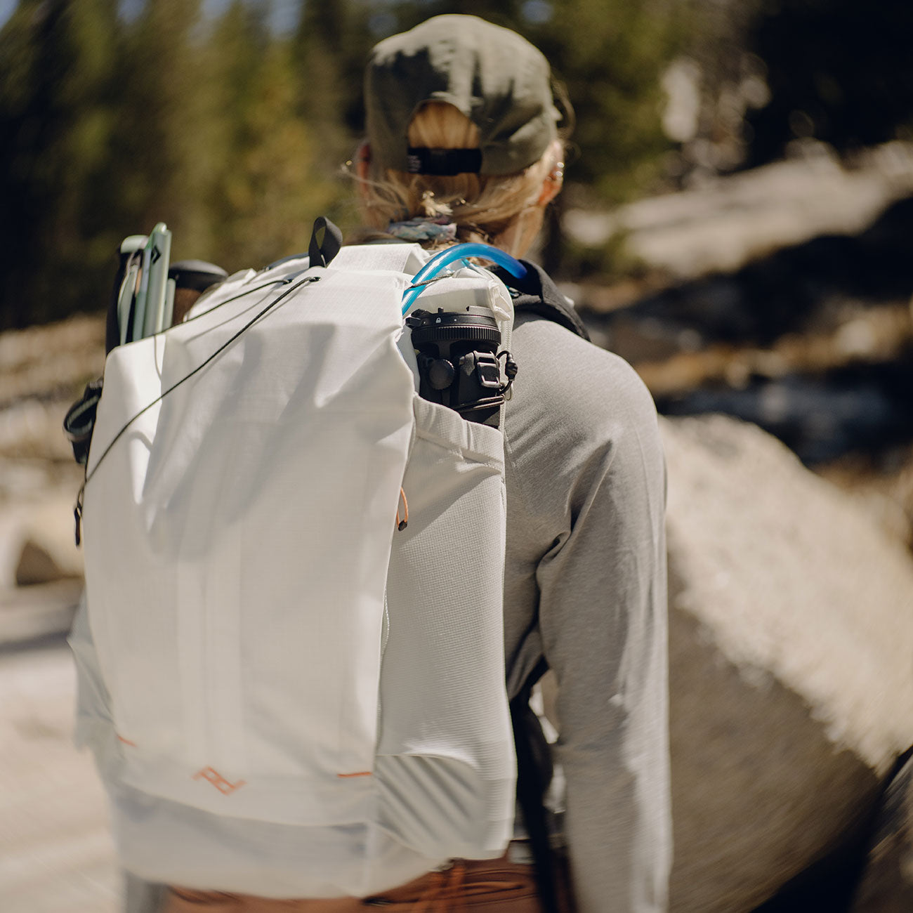 Peak Design Outdoor Backpack 25 Liter - Rucksack in 3 Farben – Detailansicht