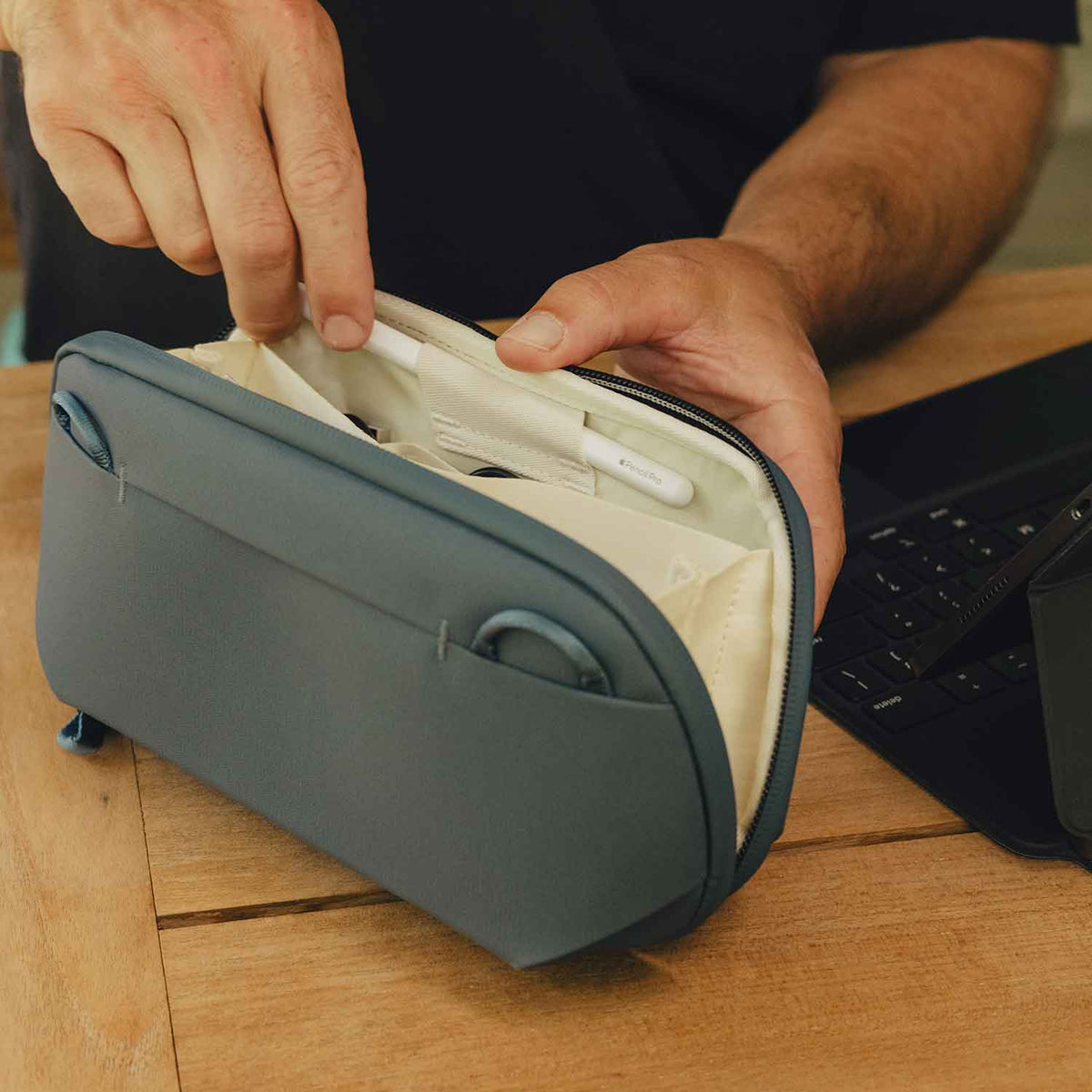 Peak Design Tech Pouch Small - kleine Organizer-Tasche für Zubehör – Detailansicht