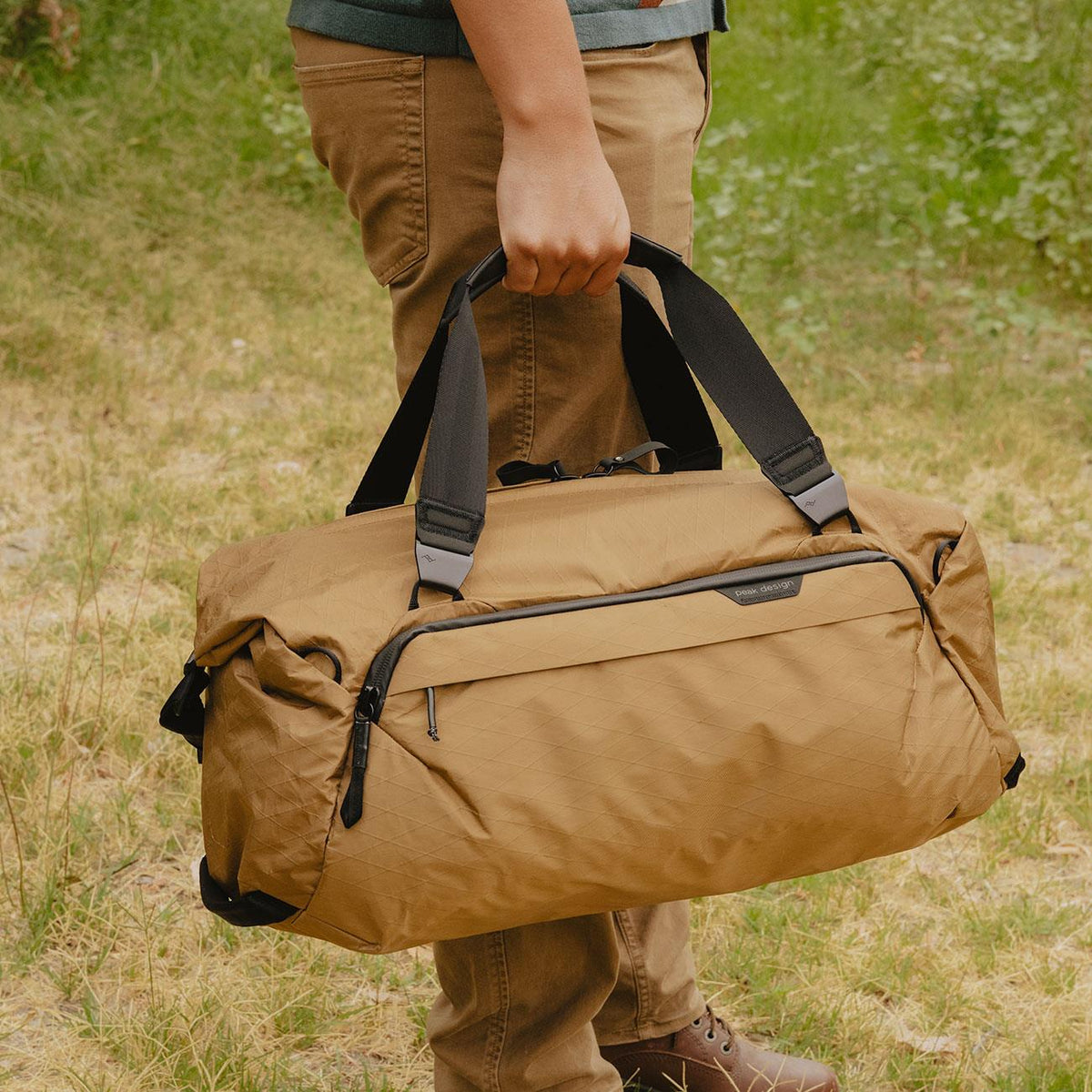 Peak Design Travel Duffel 35 Liter – Coyote-braun Reisetasche mit tragegriffen