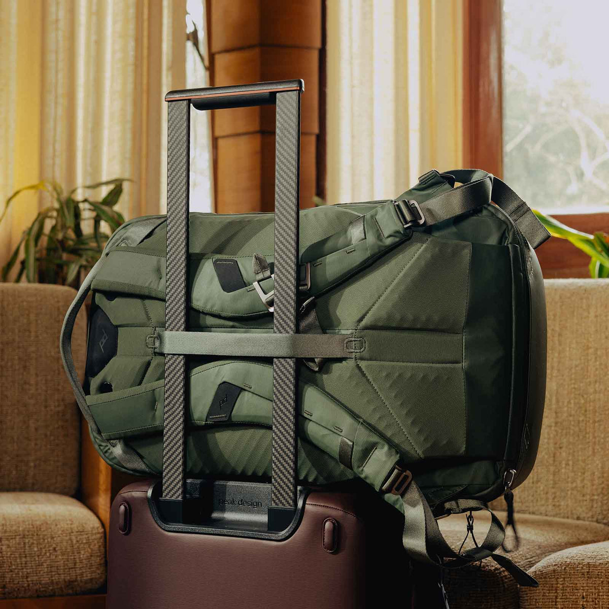 Peak Design Travel Backpack 40L – 2-in-1 Reiserucksack mit Daypack – Rückansicht