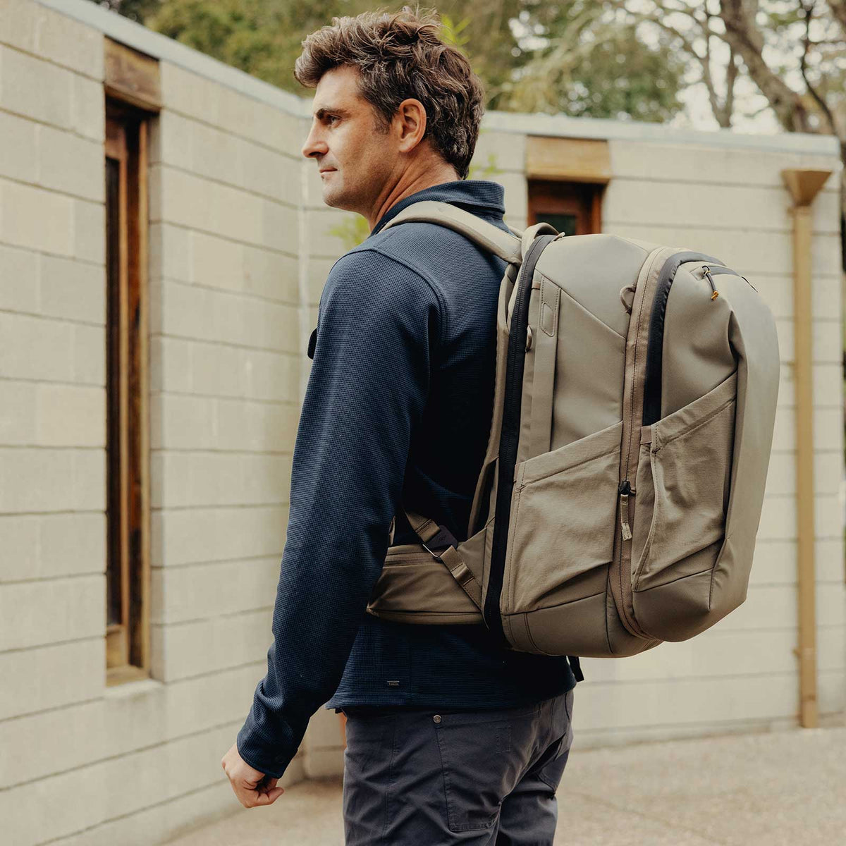 Peak Design Travel Backpack 40L – 2-in-1 Reiserucksack mit Daypack – Rückansicht