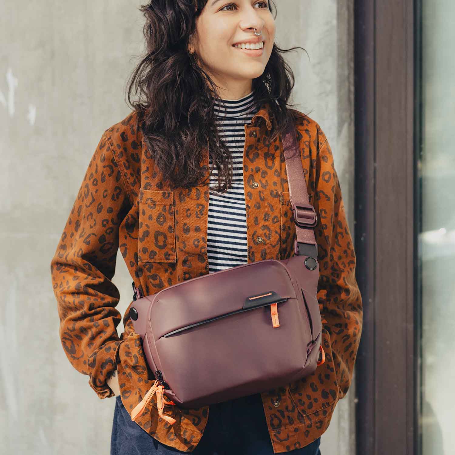 Peak Design Everyday Sling 3L Eclipse – Kompakte Kameratasche in violett (B-Ware)