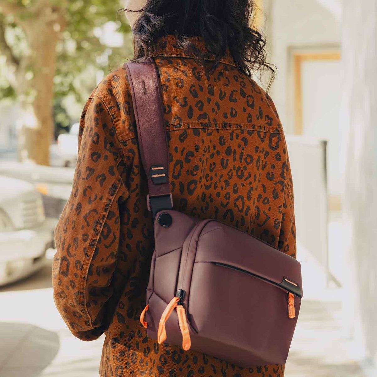 Peak Design Everyday Sling 3L Eclipse – Kompakte Kameratasche in violett (B-Ware) – Detailansicht