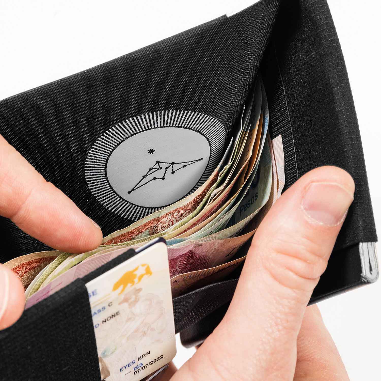 Peak Design Passport Wallet – Viel Platz für Reisepass, Karten & Geld – Detailansicht