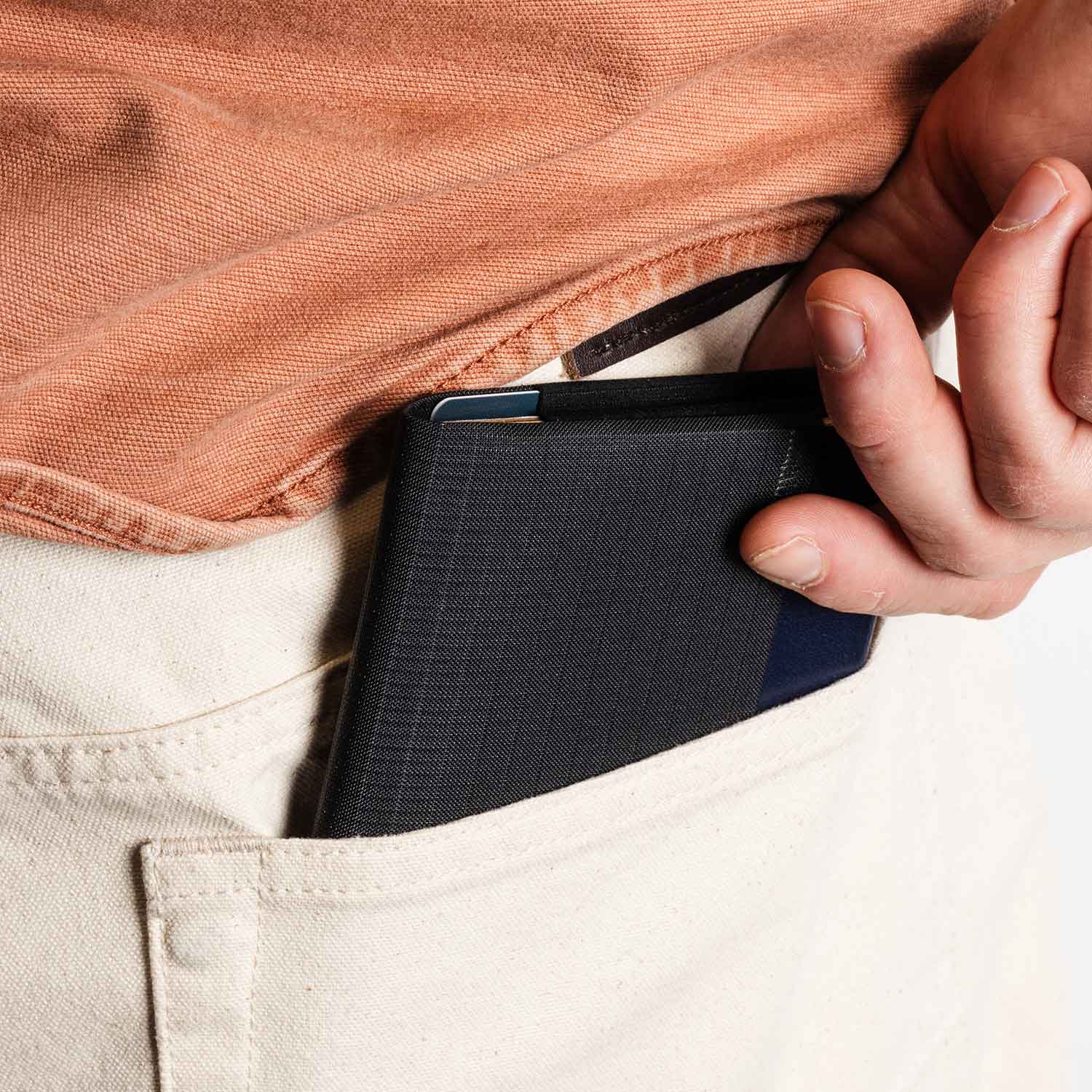 Peak Design Passport Wallet – Viel Platz für Reisepass, Karten & Geld – Detailansicht