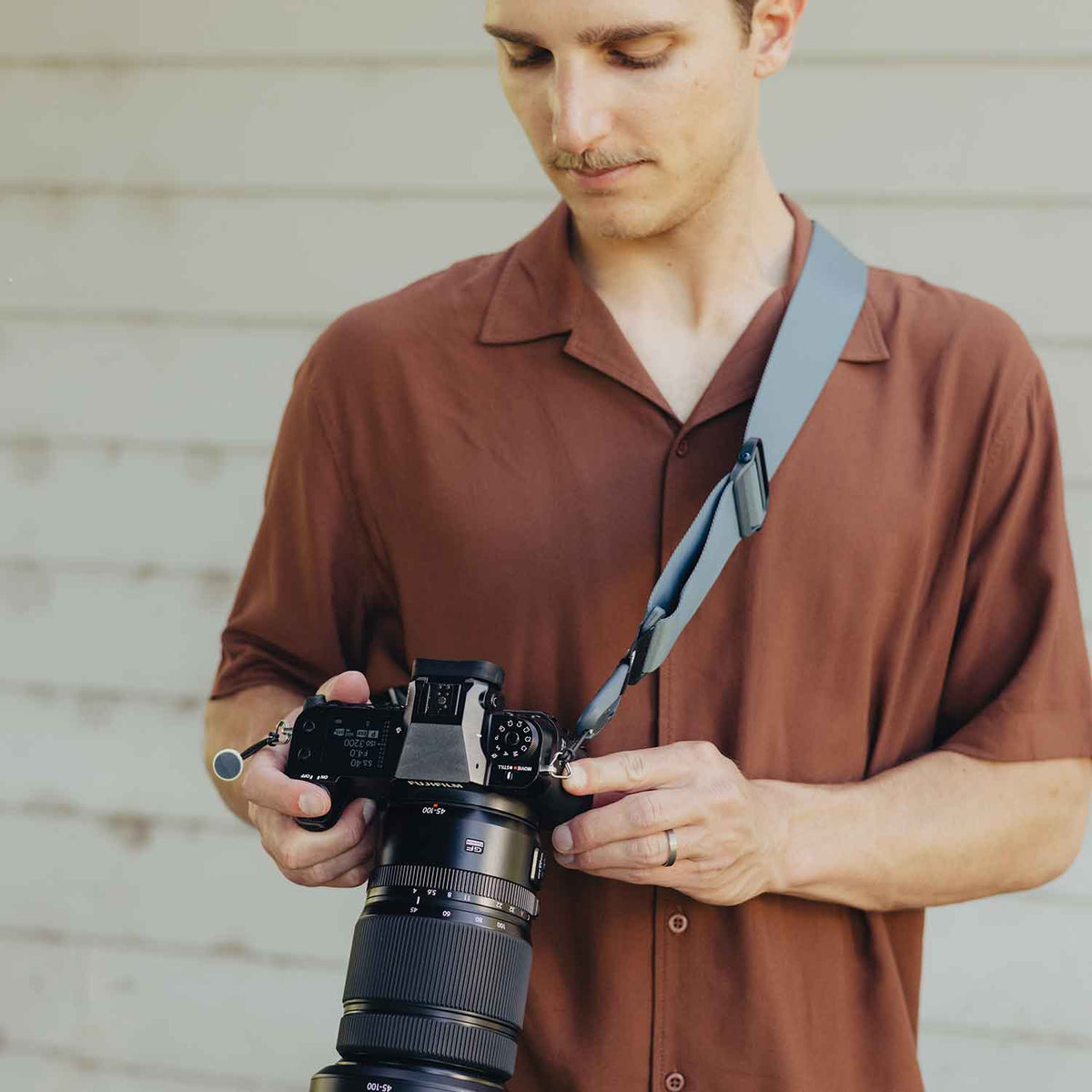 Peak Design Slide – Kameragurt für DSLR & Systemkamera 4 – Mit Trageriemen in blau