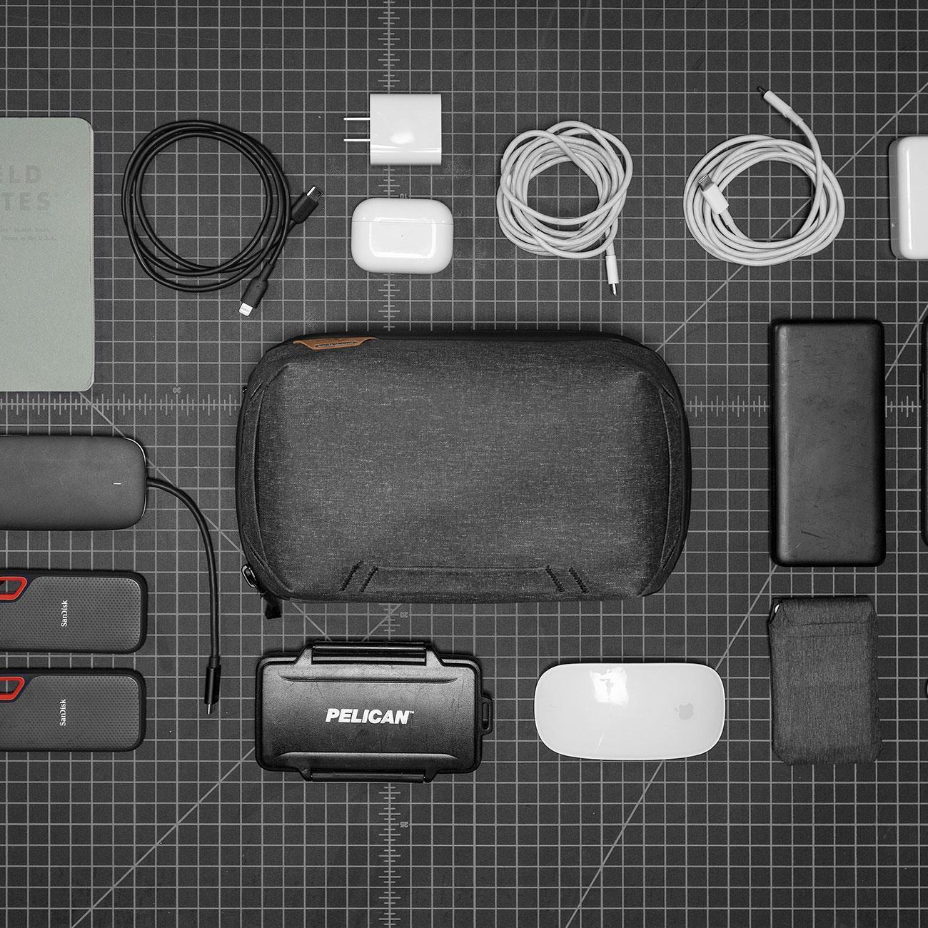 Peak Design Tech Pouch 2L – Organizer-Tasche für Reise & Alltag – Charcoal grau was kann man reintun