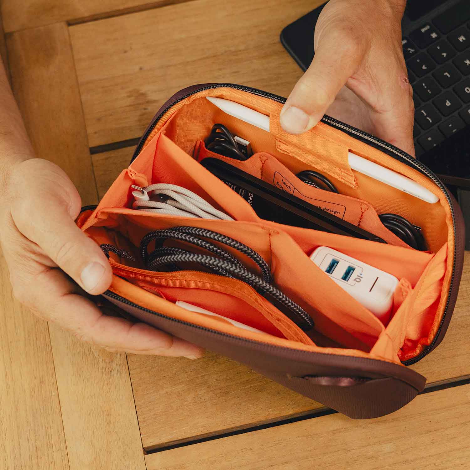 Peak Design Tech Pouch Small - kleine Organizer-Tasche für Zubehör – Detailansicht