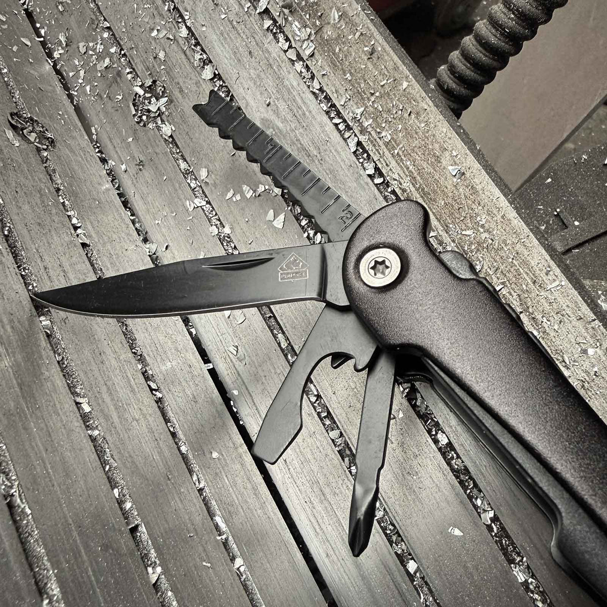 PUMA TEC BlackTrek – kompaktes Multitool – Säge zange Klinge