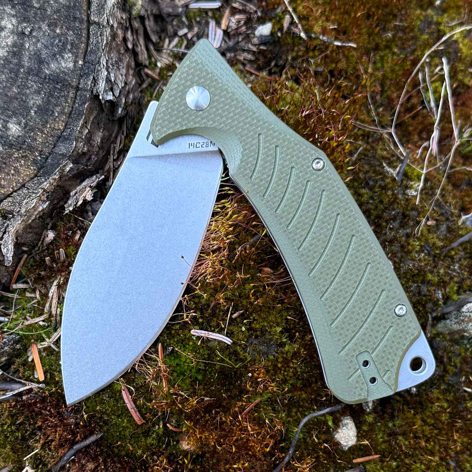 Revo Ness Green Taschenmesser – Farbvariante grün, für Outdoor und Camping – Detailansicht 1
