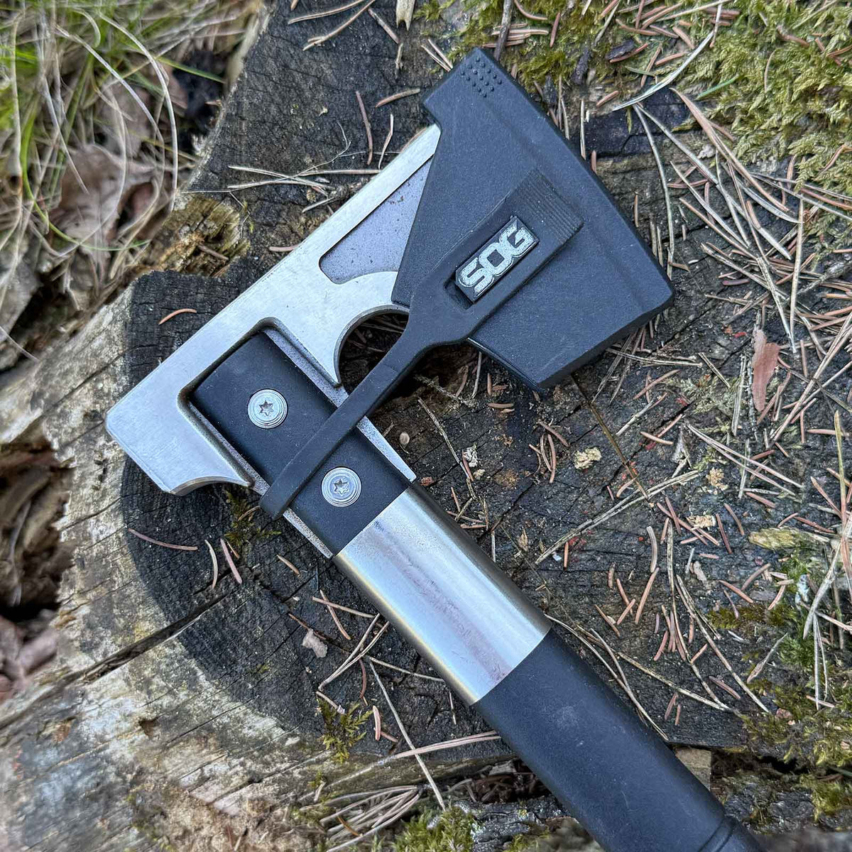 SOG Camp Axe – kompaktes Beil für Outdoor, Bushcraft & Camping – Scheide