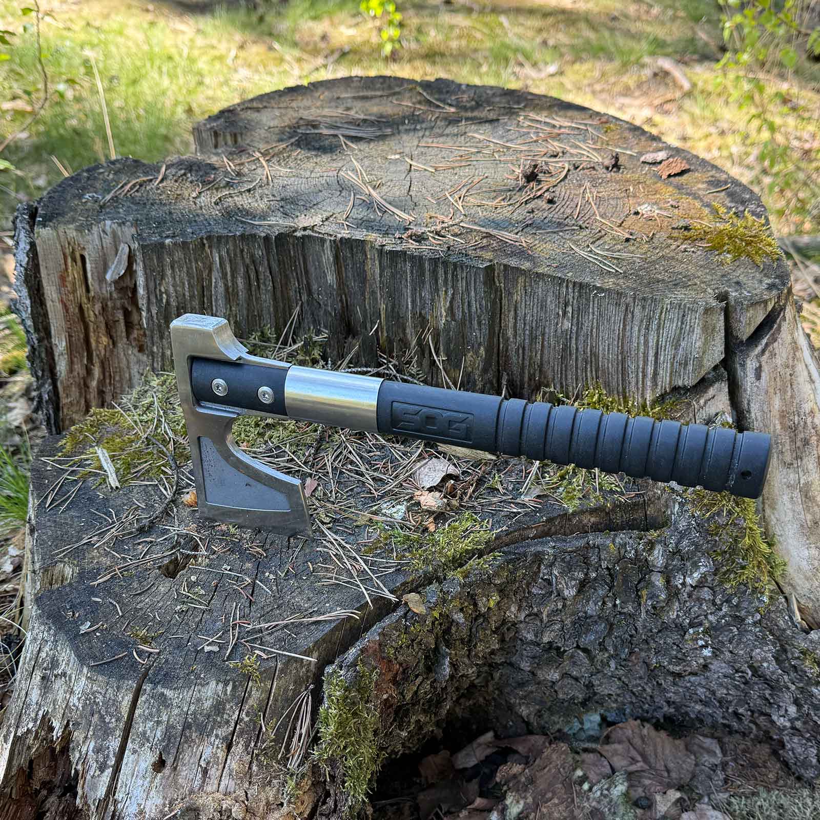 SOG Camp Axe – kompaktes Beil für Outdoor, Bushcraft & Camping – Produktansicht