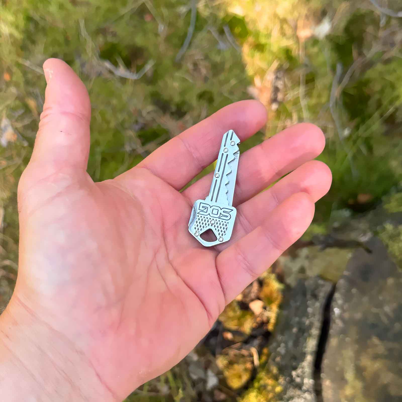 SOG Key Knife Schlüsselanhänger - Mini Taschenmesser im Schlüsselformat in 2 Farben – Größe und Abmessungen / Messeransicht