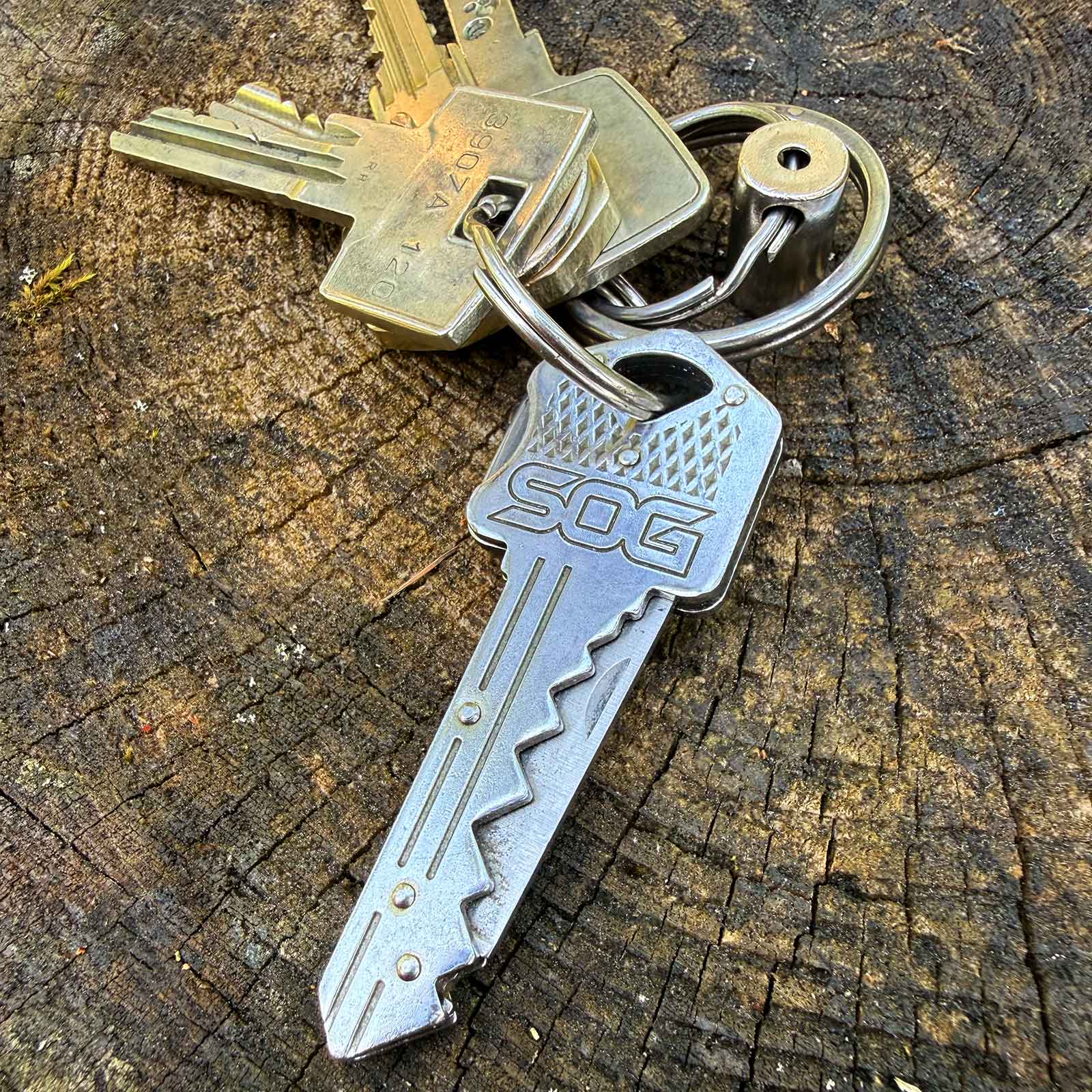 SOG Key Knife Schlüsselanhänger - Mini Taschenmesser im Schlüsselformat in 2 Farben – Messeransicht